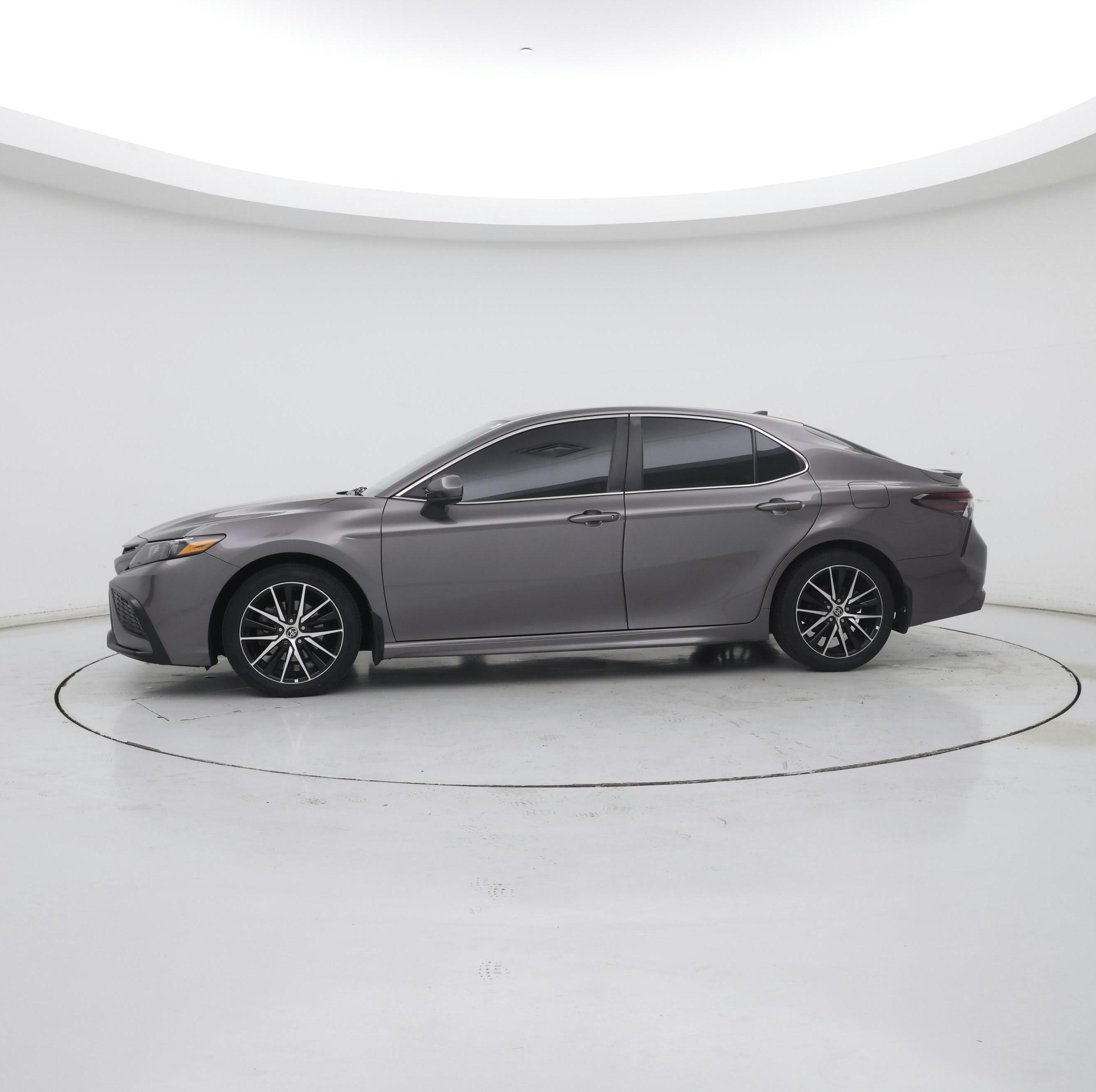 Thumbnail: 2021 Toyota Camry - 3