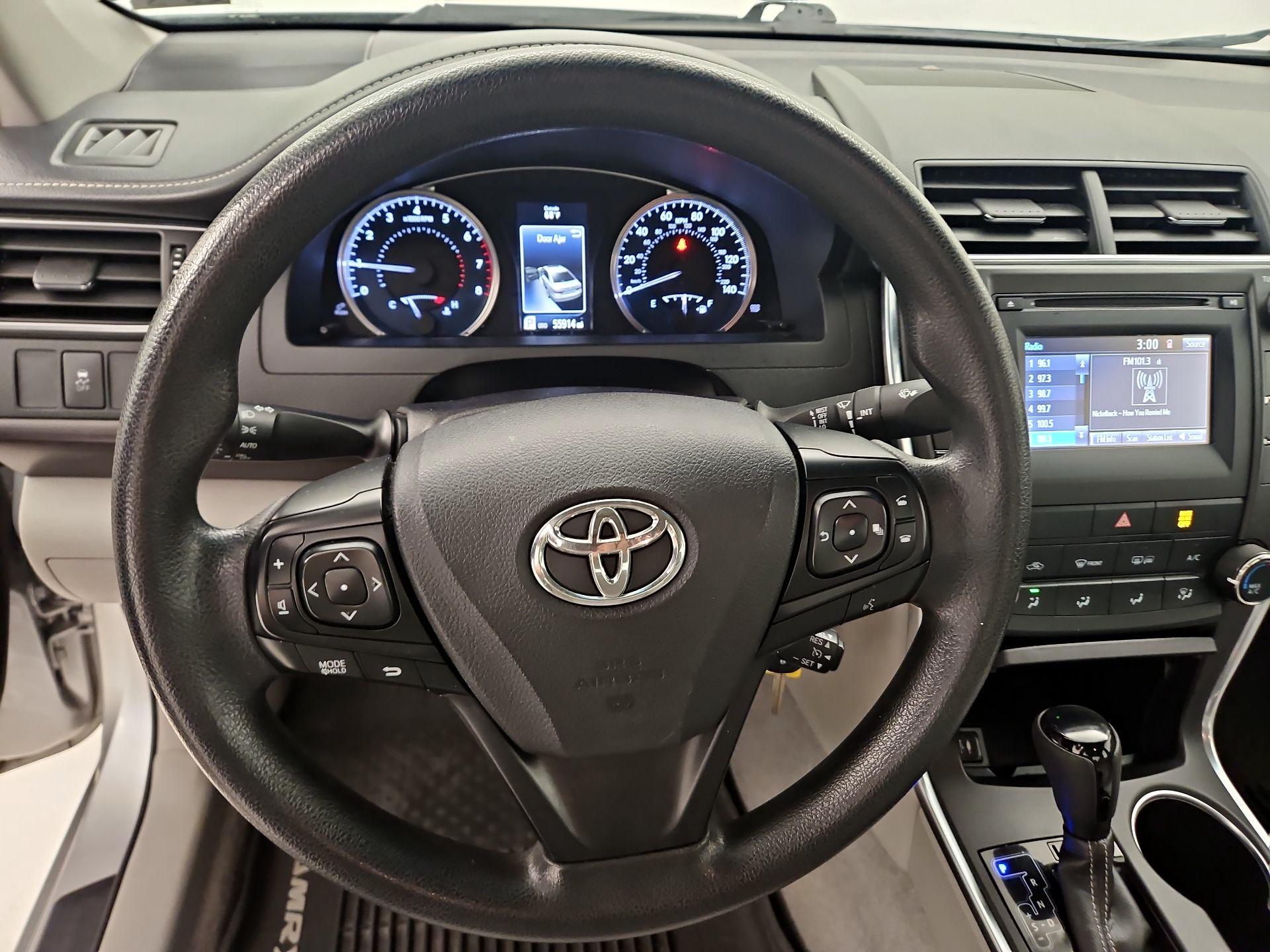 Thumbnail: 2017 Toyota Camry - 10