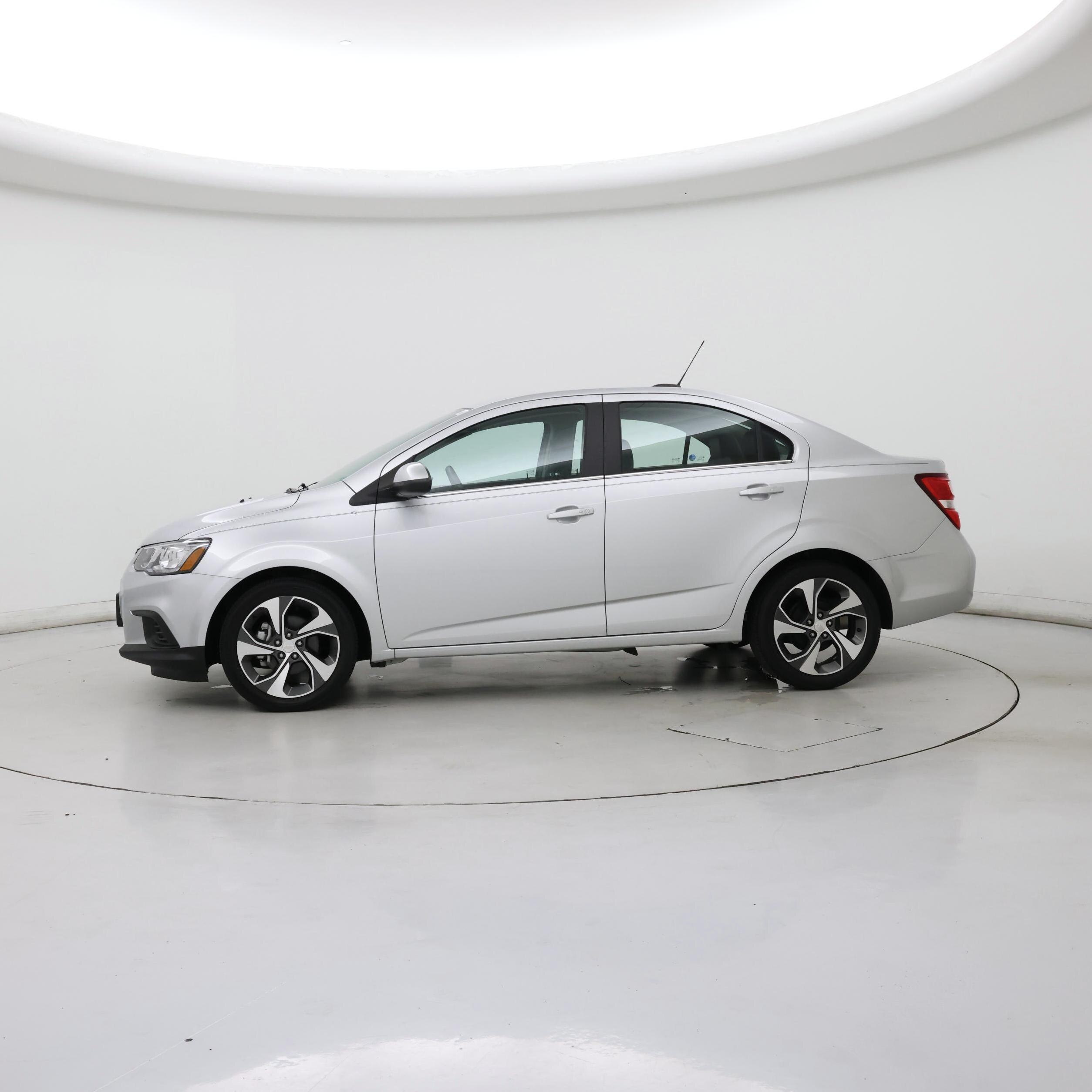Thumbnail: 2017 Chevrolet Sonic - 3