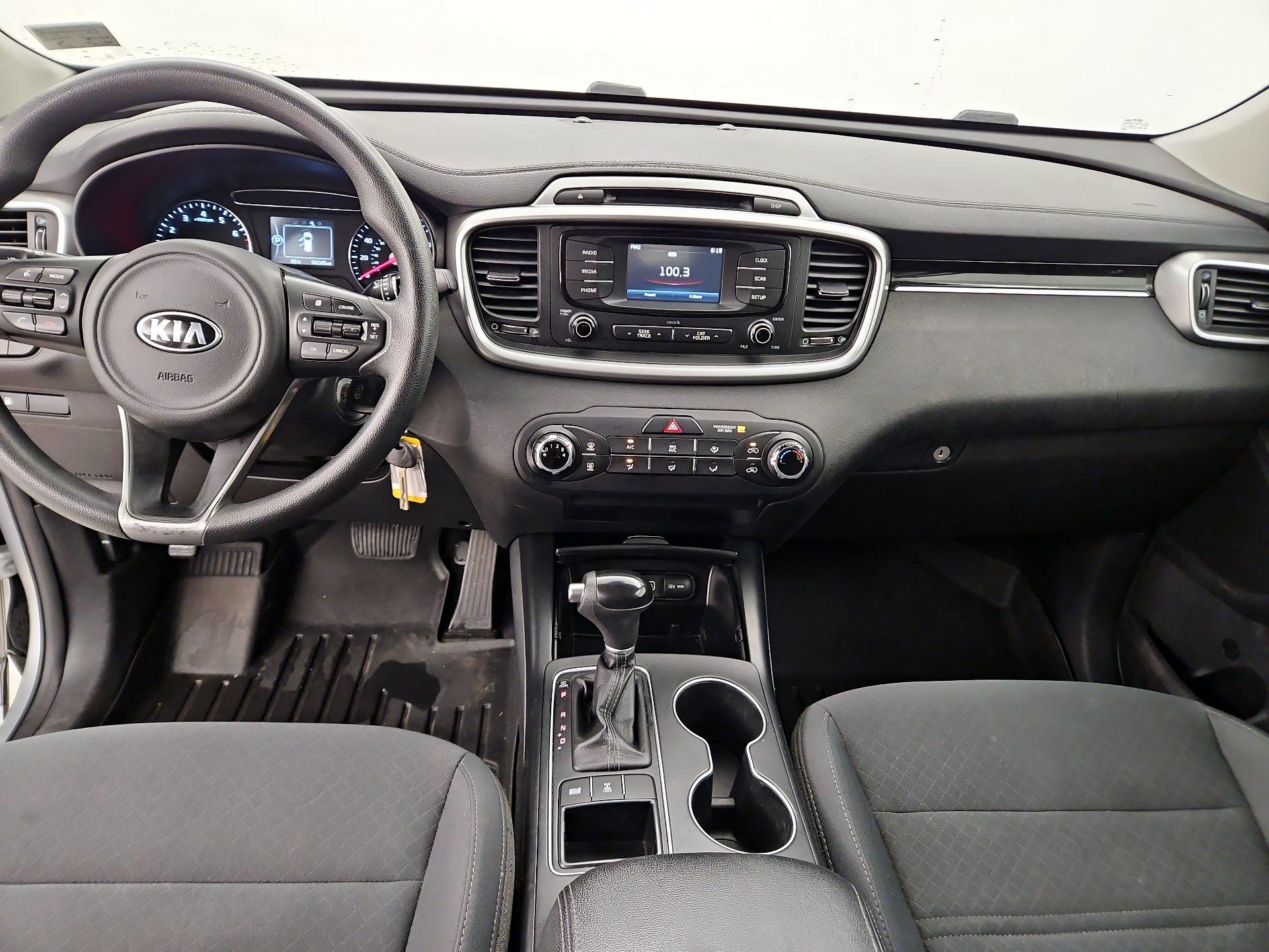 Thumbnail: 2017 Kia Sorento - 9