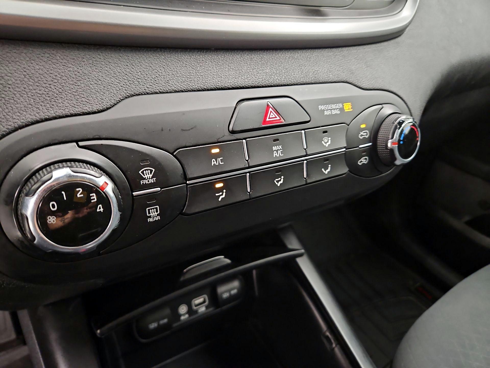 Thumbnail: 2017 Kia Sorento - 16