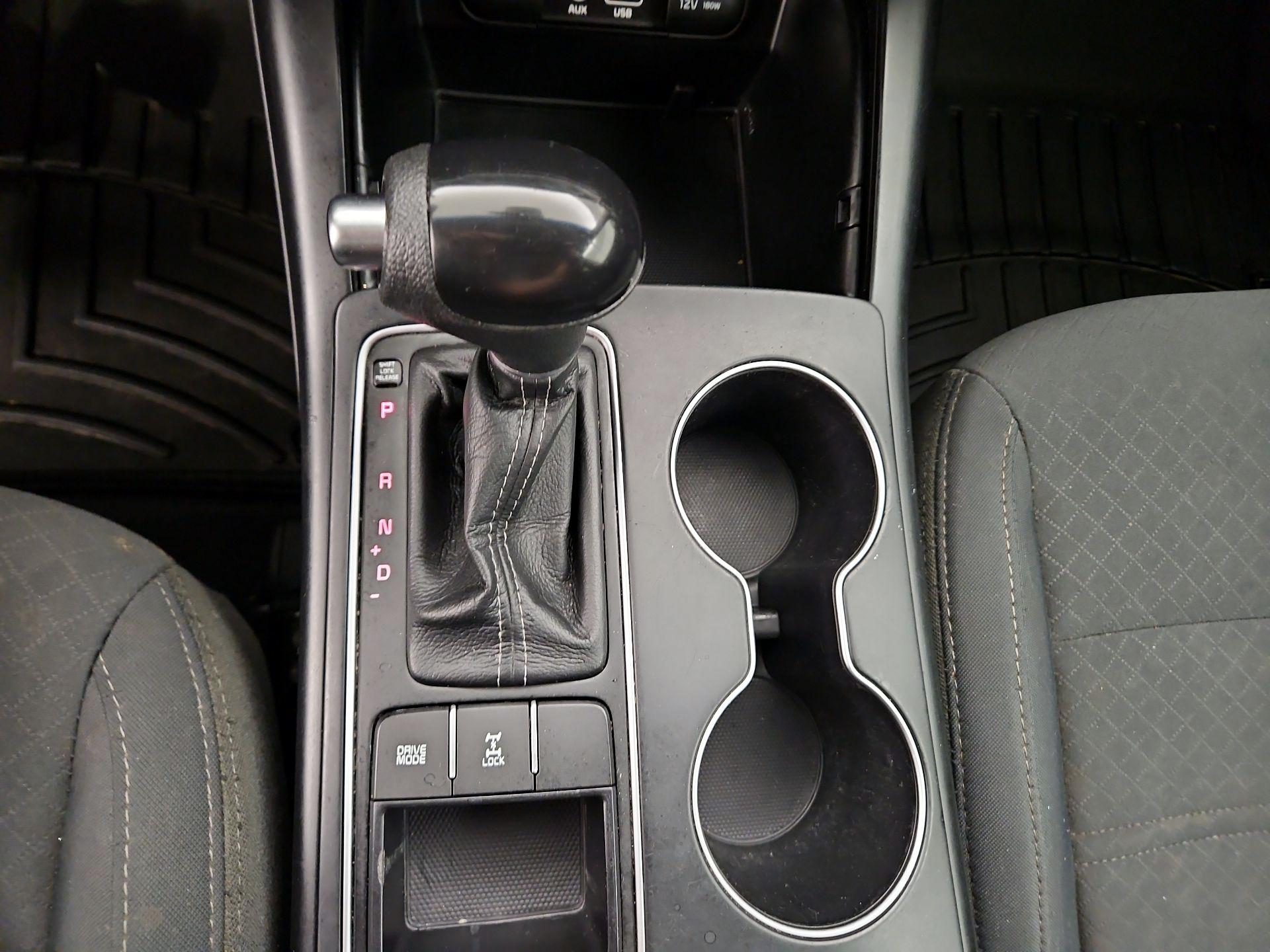 Thumbnail: 2017 Kia Sorento - 17