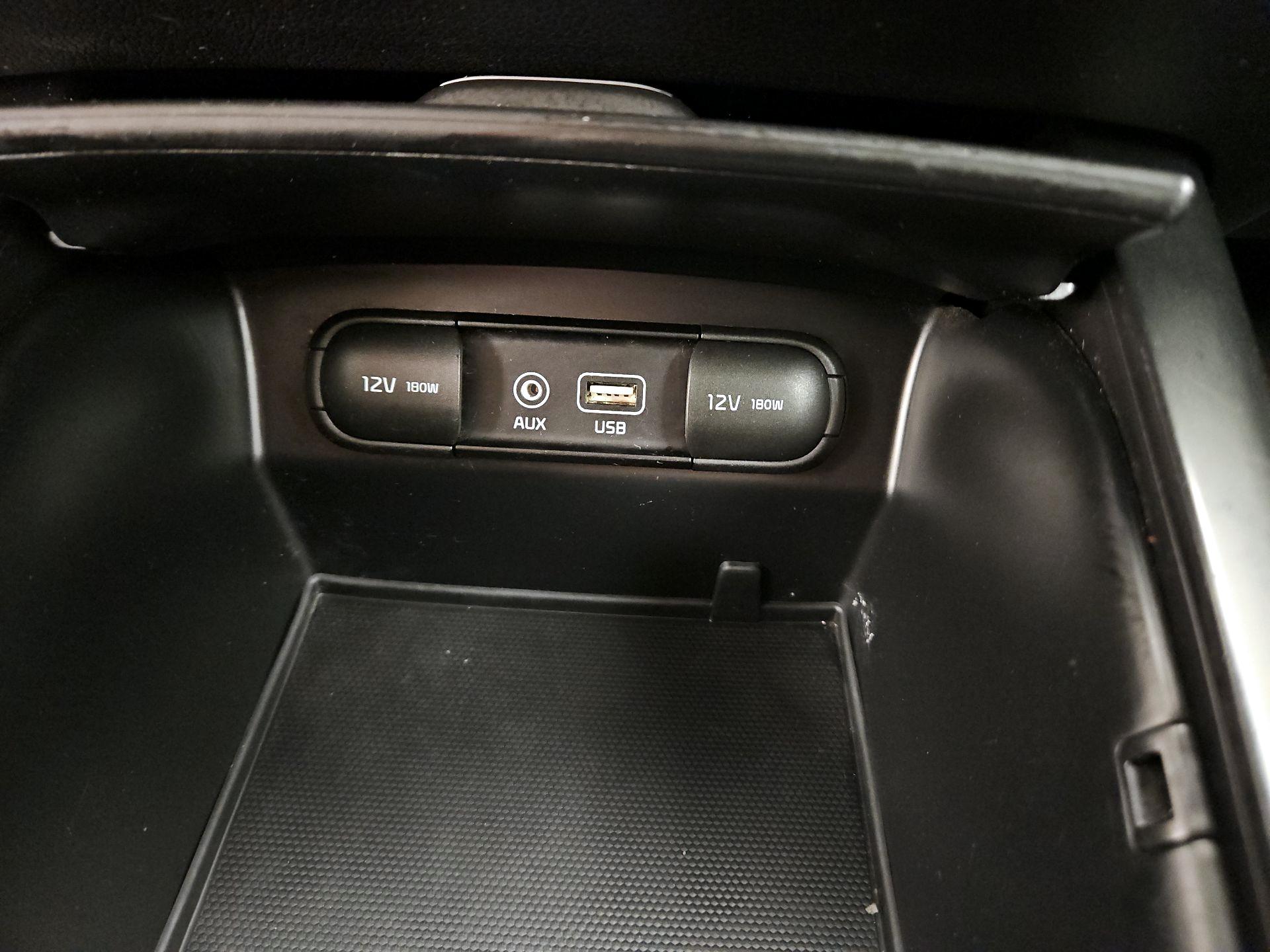 Thumbnail: 2017 Kia Sorento - 18