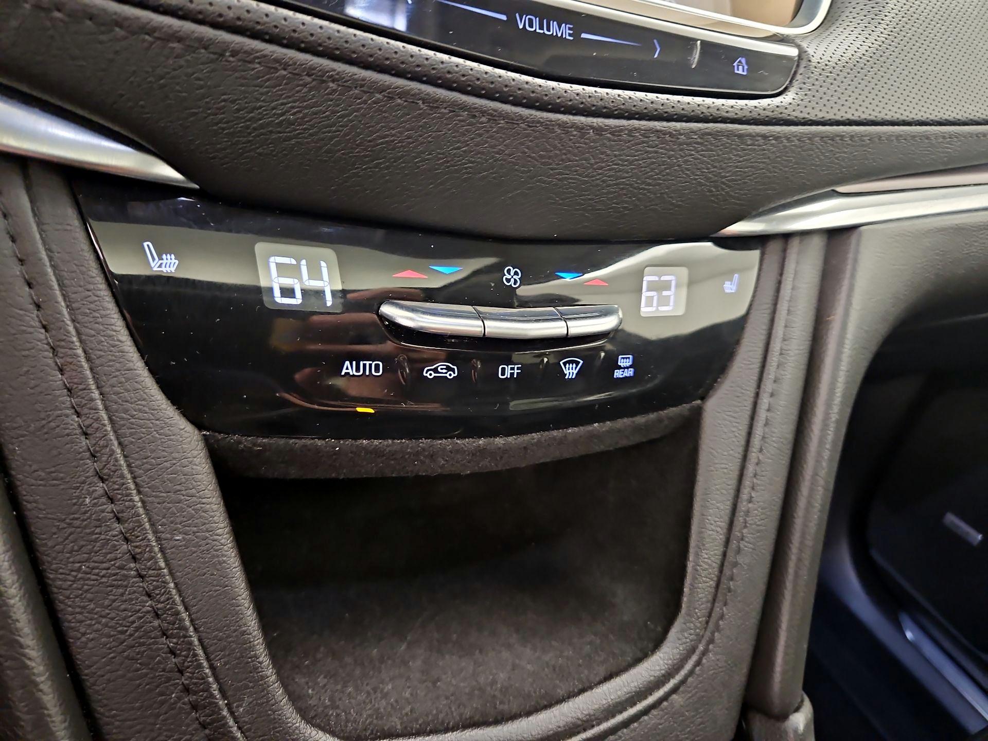 Thumbnail: 2019 Cadillac XT5 - 17
