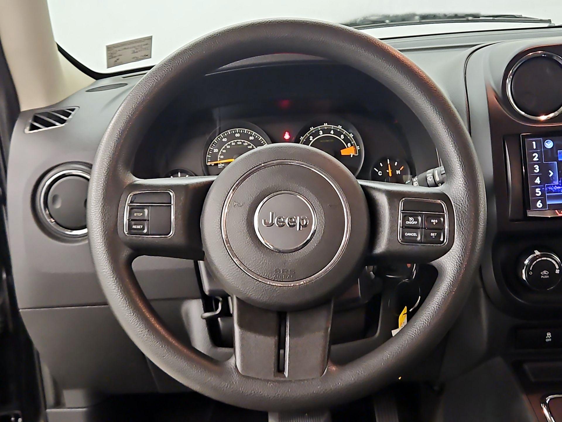 Thumbnail: 2015 Jeep Patriot - 10