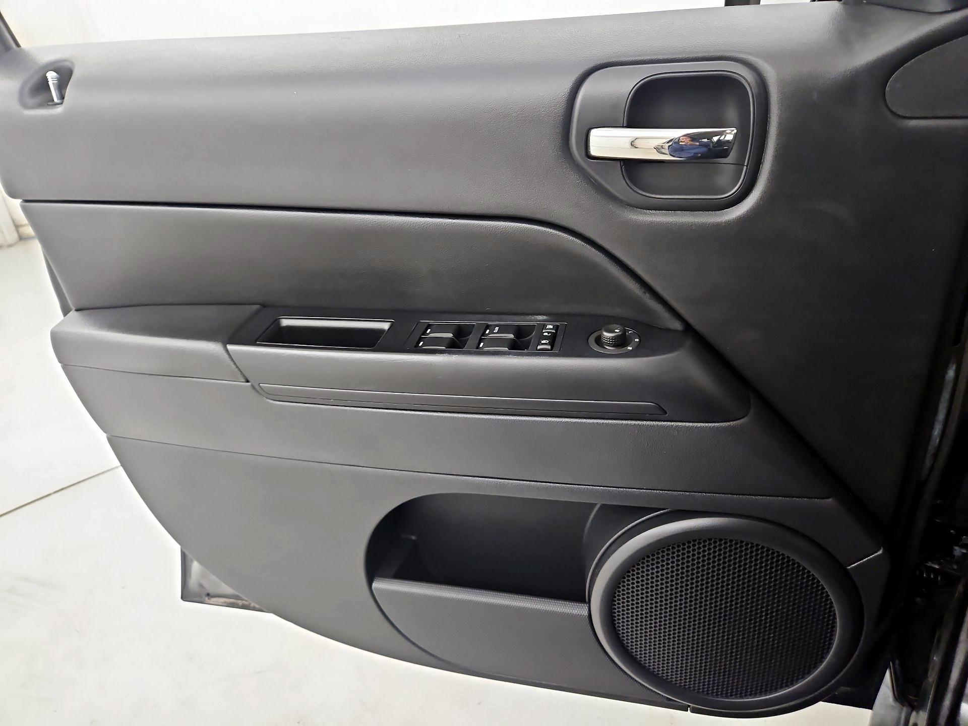 Thumbnail: 2015 Jeep Patriot - 12