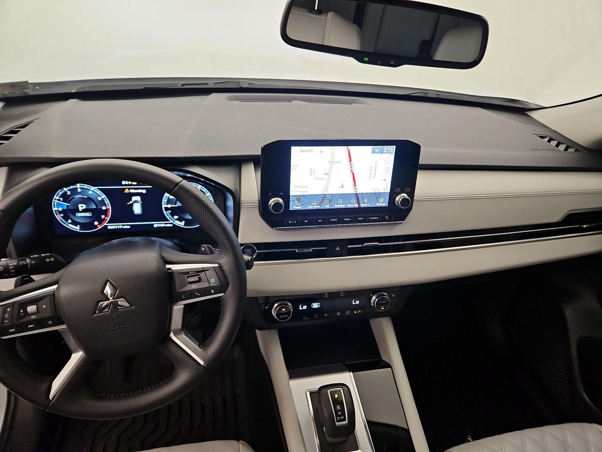 Thumbnail: 2024 Mitsubishi Outlander - 9
