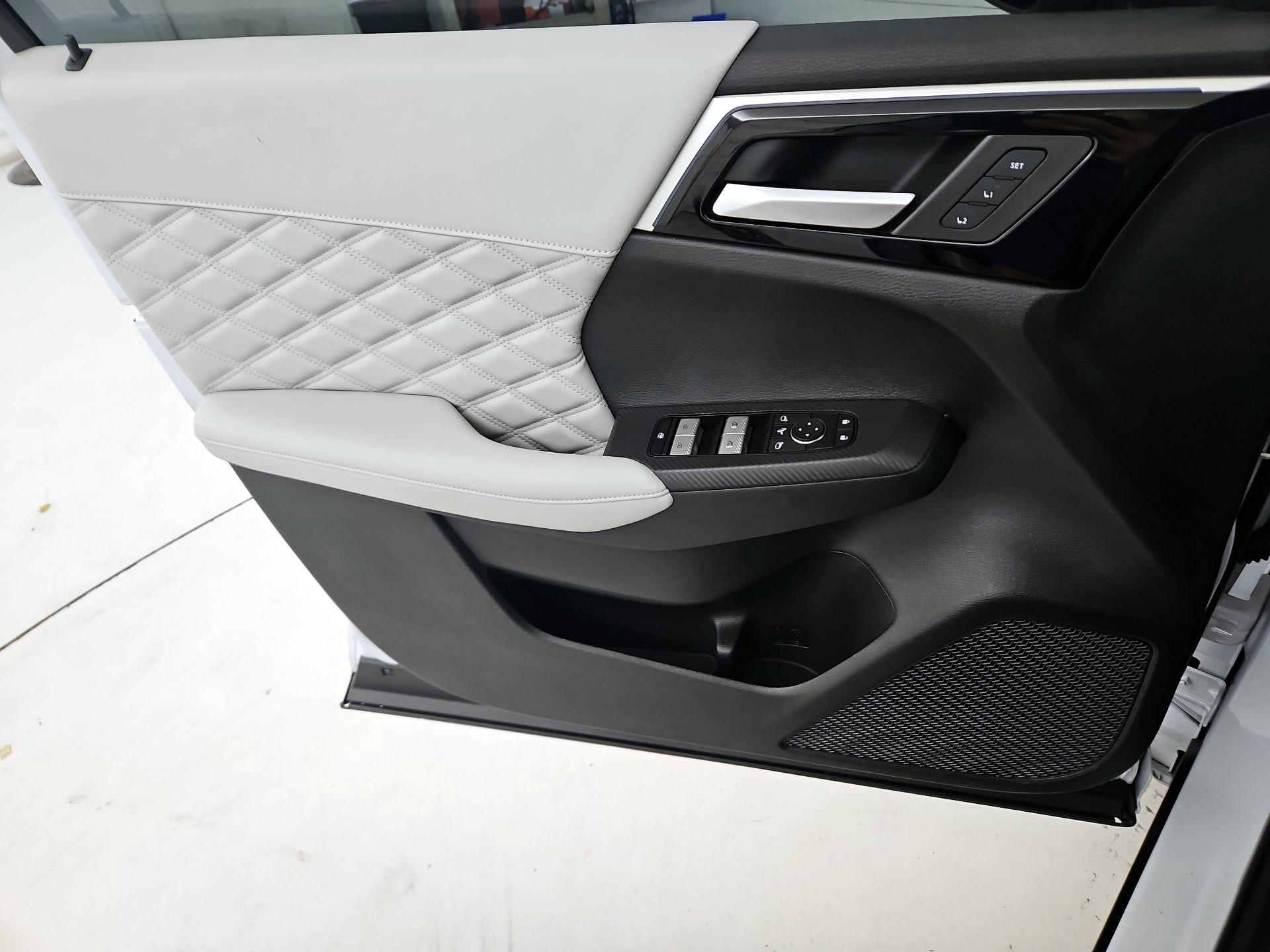 Thumbnail: 2024 Mitsubishi Outlander - 12