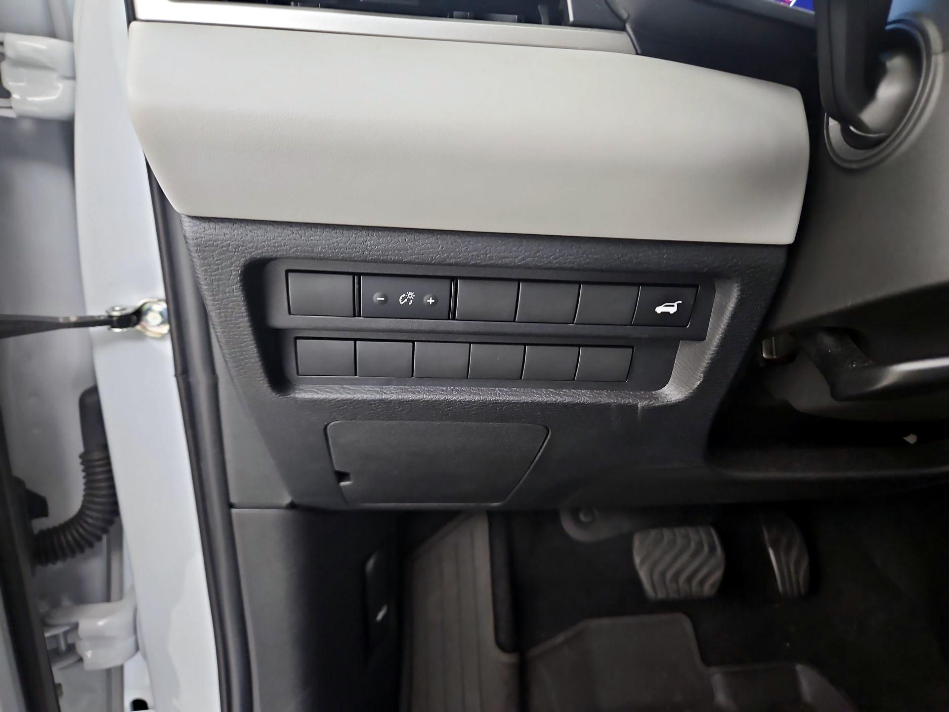 Thumbnail: 2024 Mitsubishi Outlander - 13