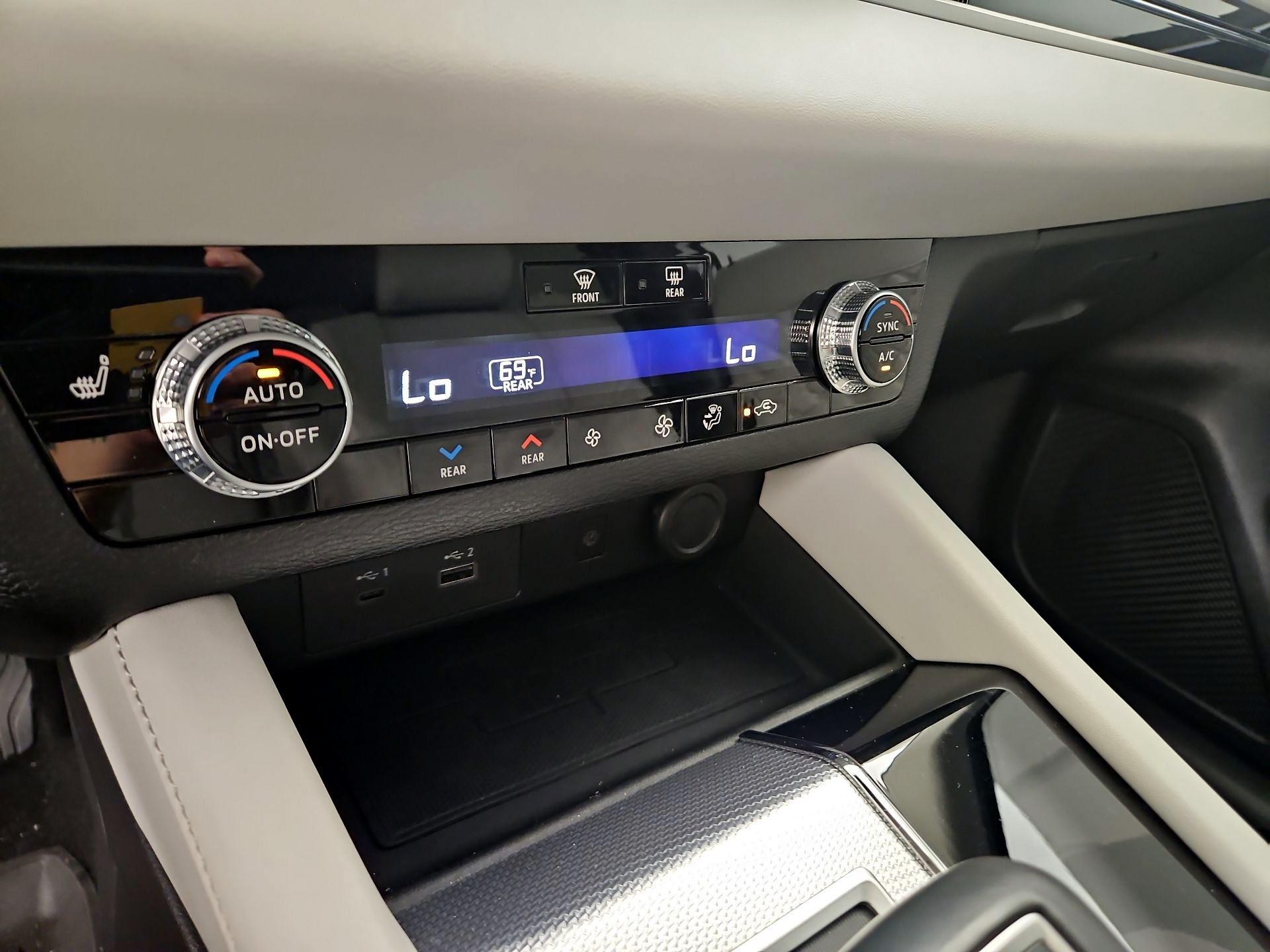 Thumbnail: 2024 Mitsubishi Outlander - 17