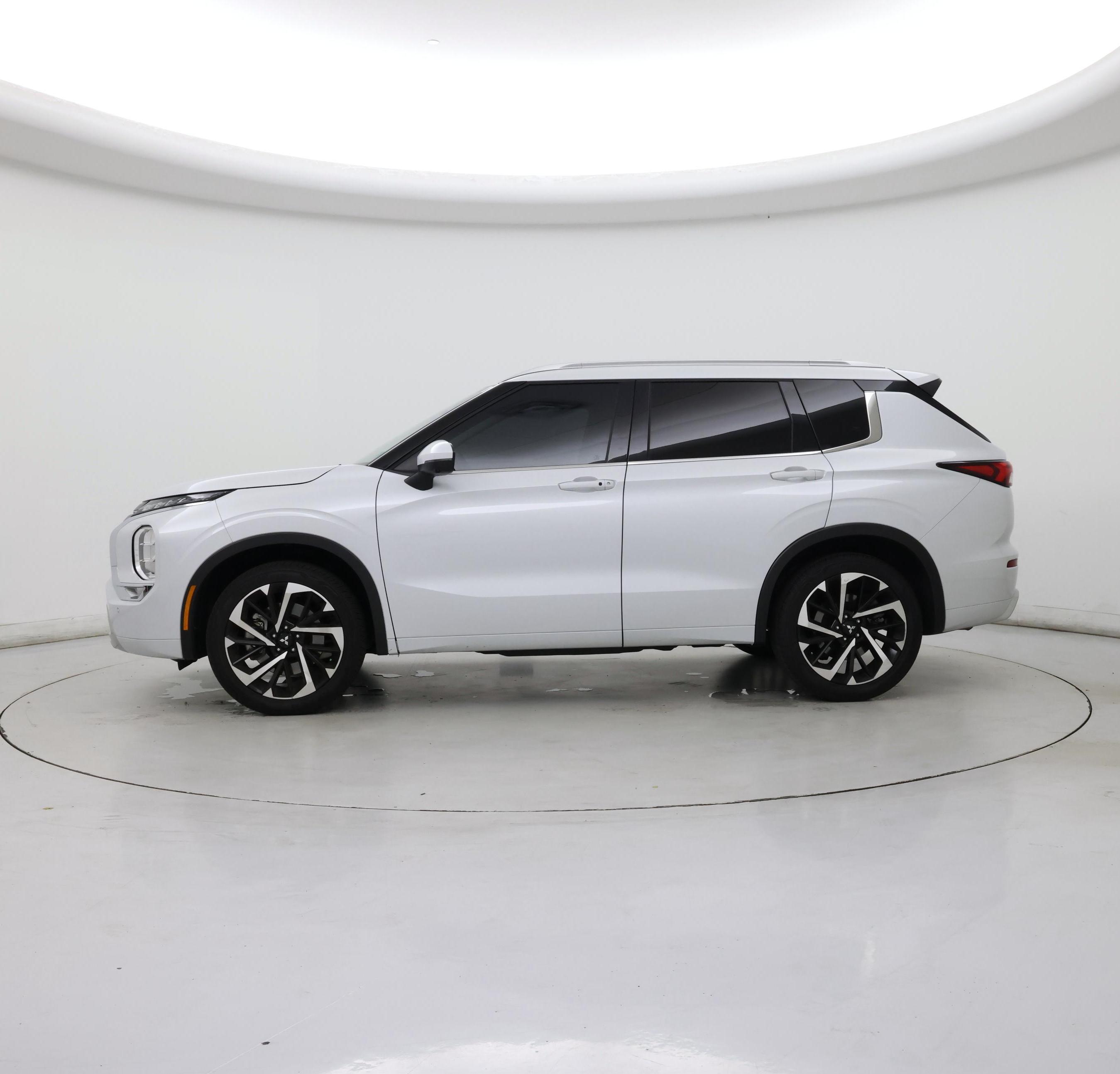 Thumbnail: 2024 Mitsubishi Outlander - 3
