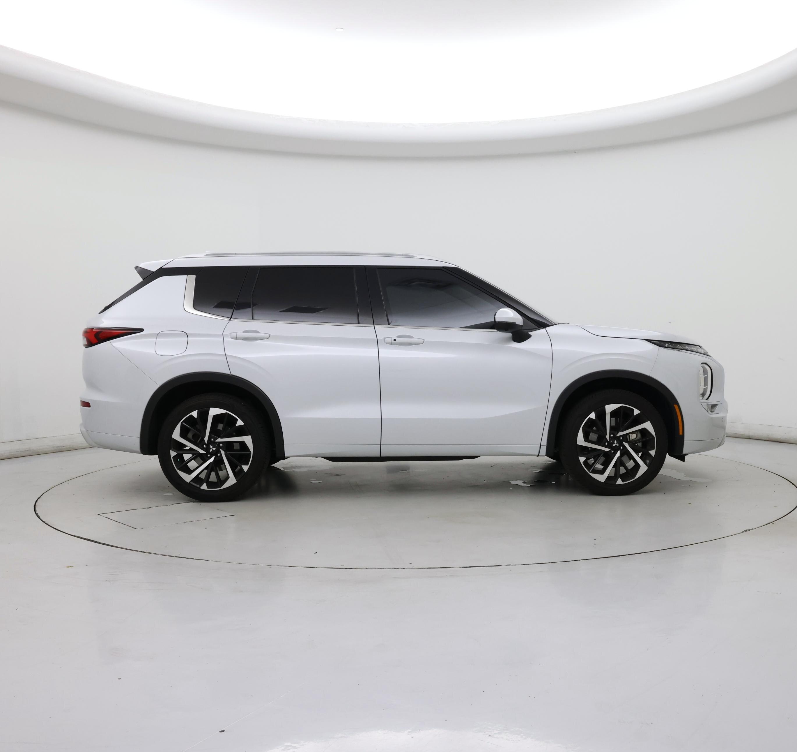 Thumbnail: 2024 Mitsubishi Outlander - 7