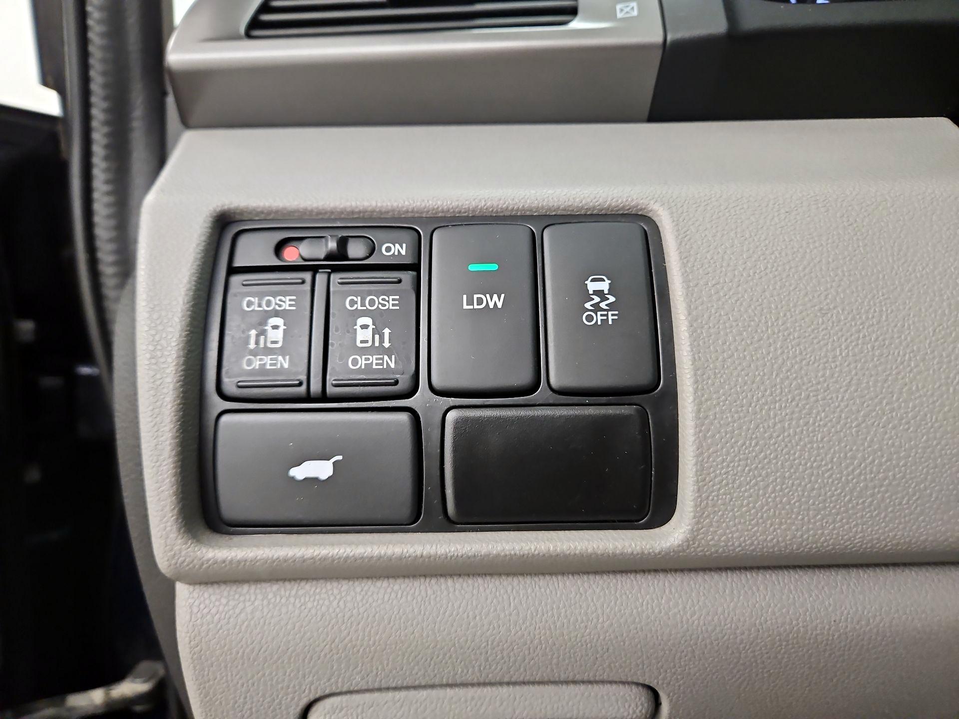 Thumbnail: 2015 Honda Odyssey - 13