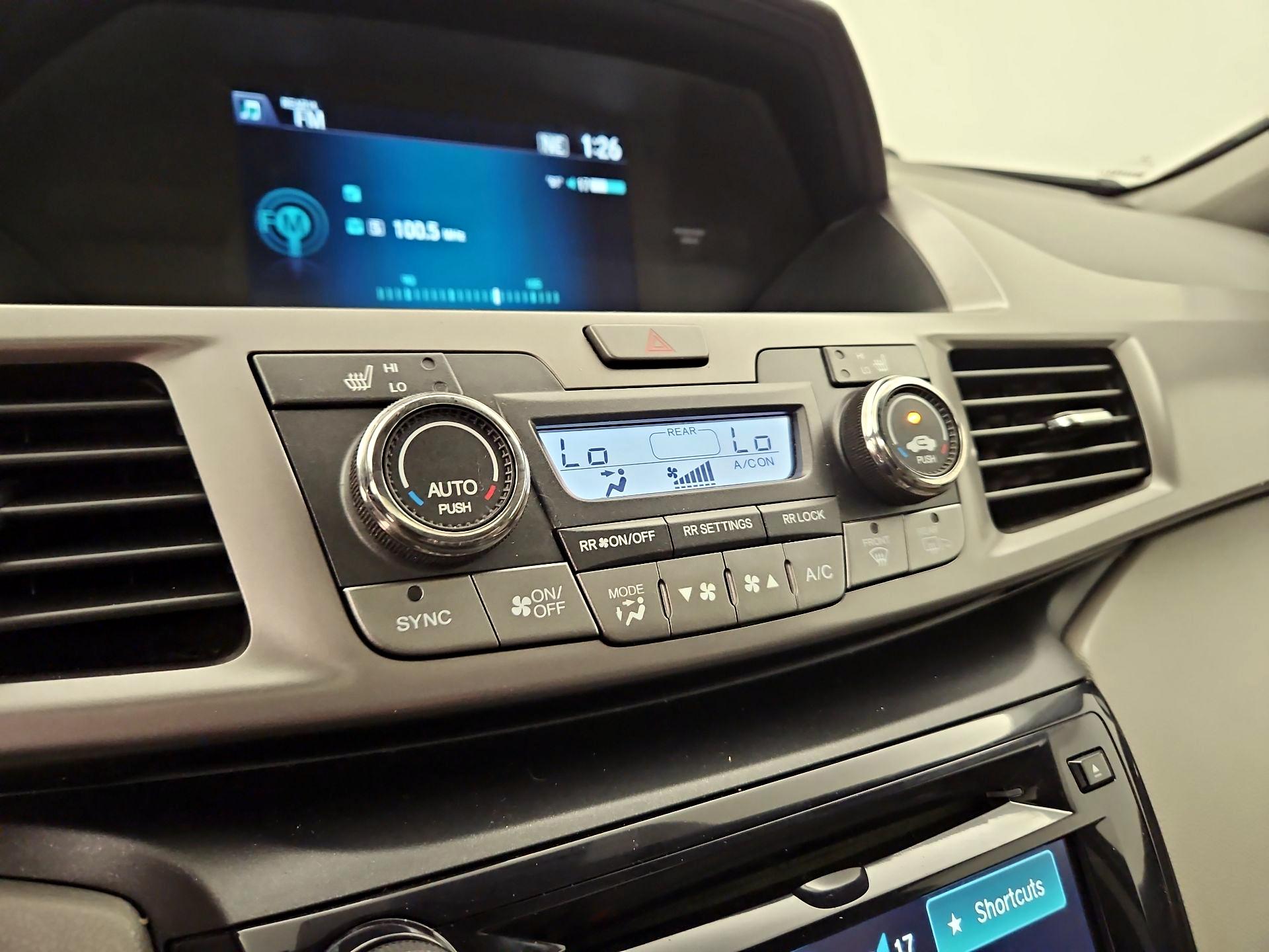 Thumbnail: 2015 Honda Odyssey - 16