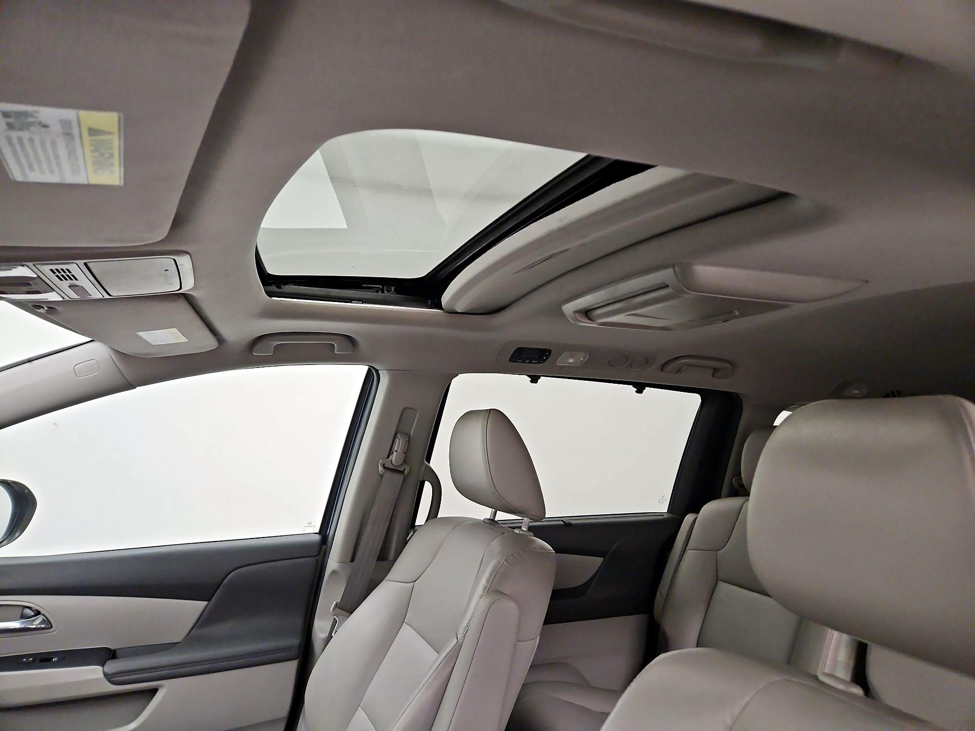 Thumbnail: 2015 Honda Odyssey - 19