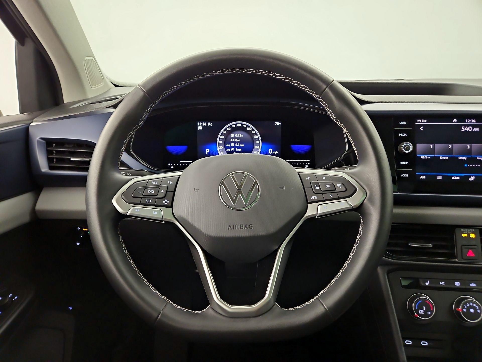 Thumbnail: 2022 Volkswagen Taos - 10