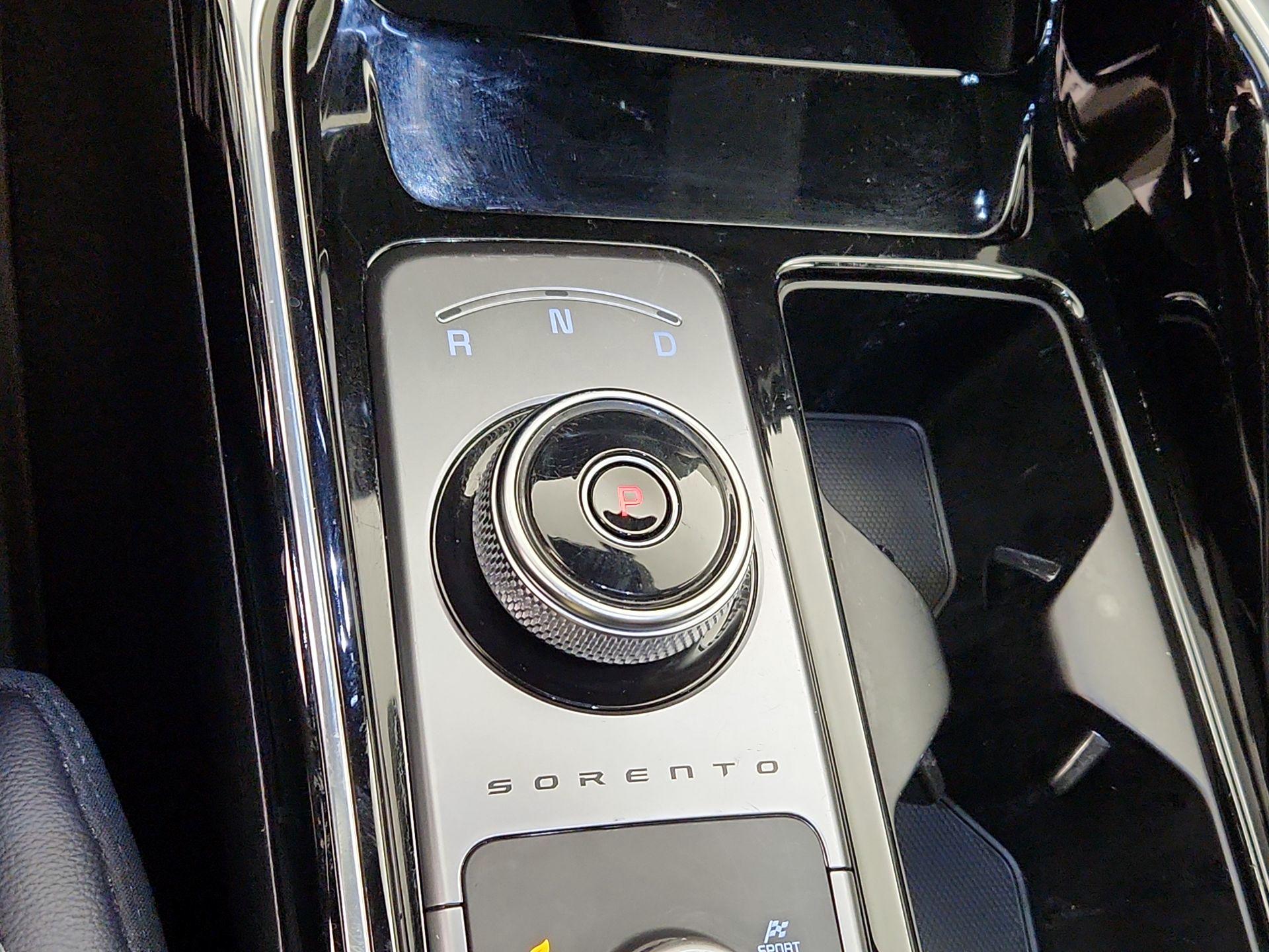 Thumbnail: 2023 Kia Sorento - 18
