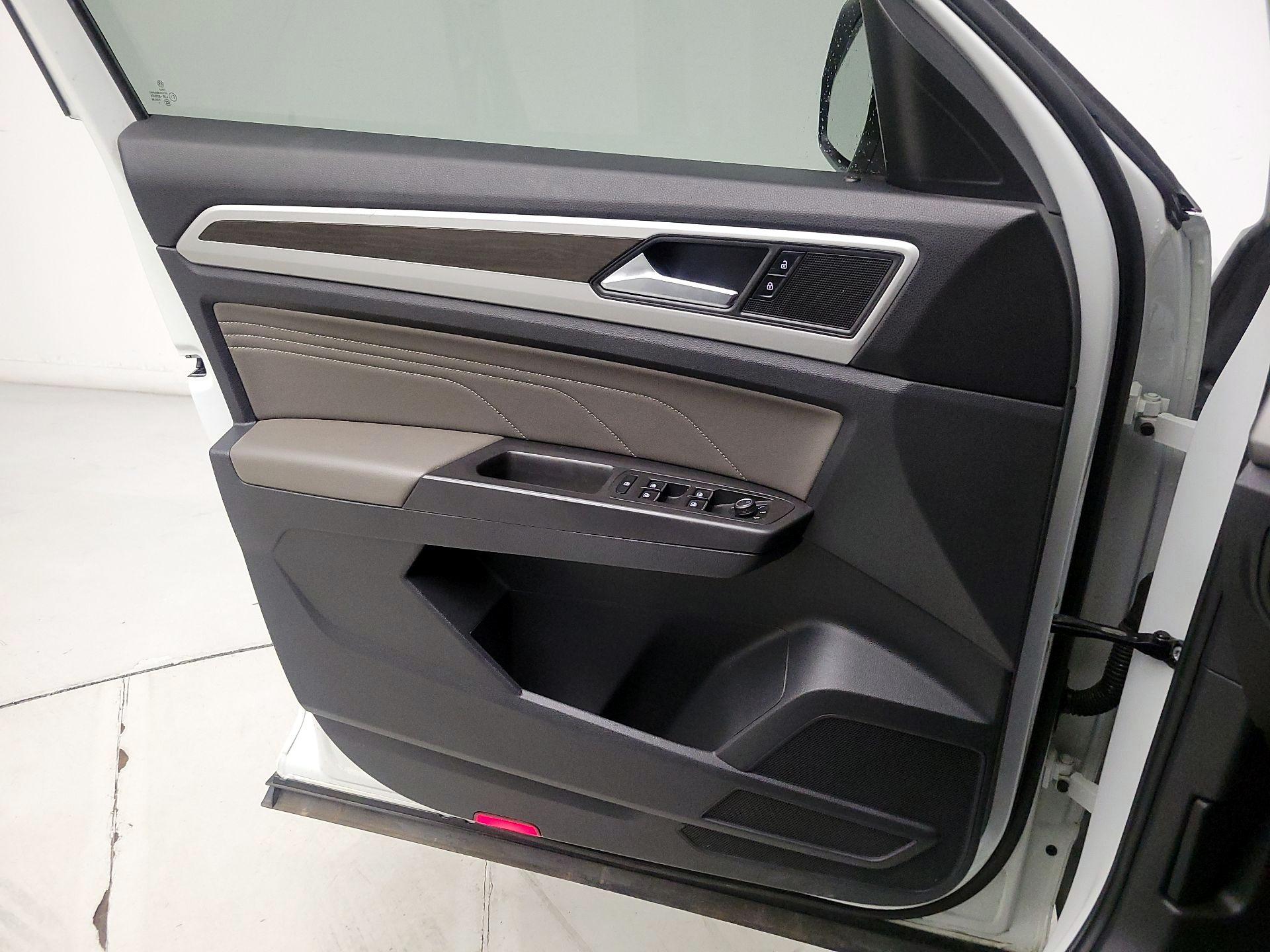 Thumbnail: 2022 Volkswagen Atlas - 12