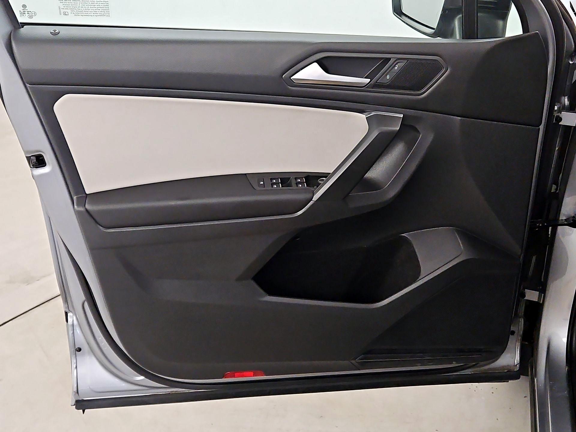 Thumbnail: 2021 Volkswagen Tiguan - 12