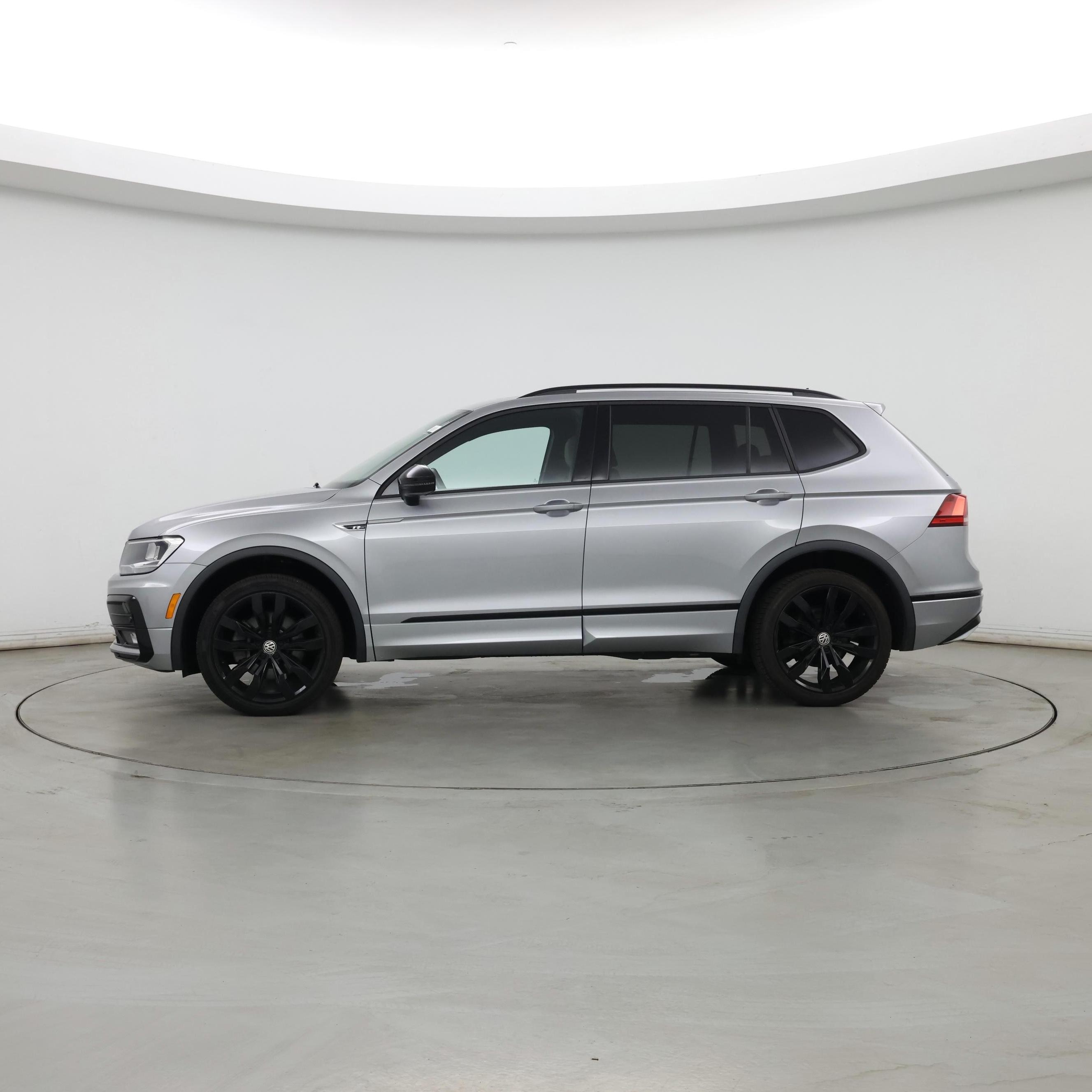 Thumbnail: 2021 Volkswagen Tiguan - 3