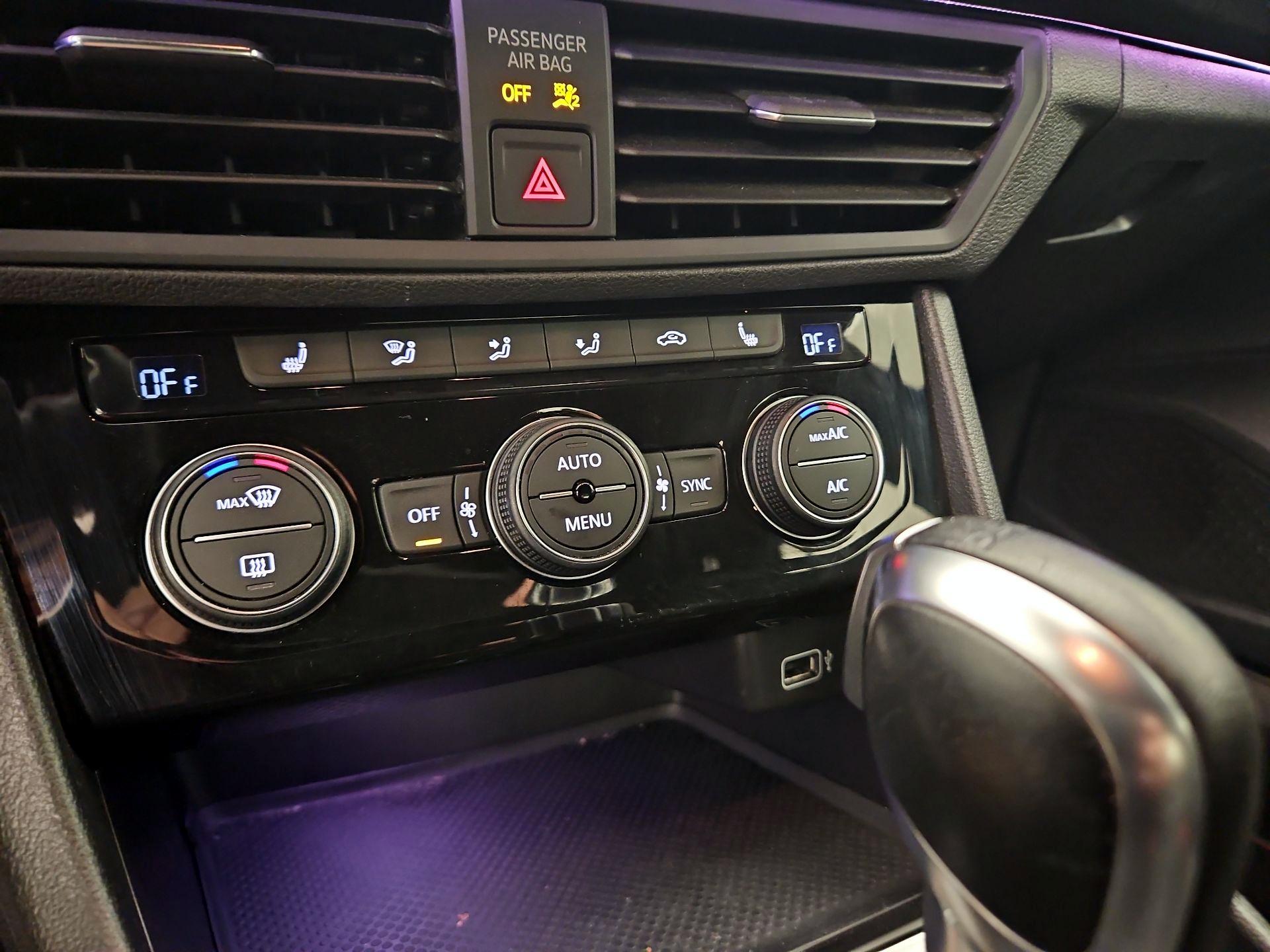 Thumbnail: 2019 Volkswagen Jetta - 16