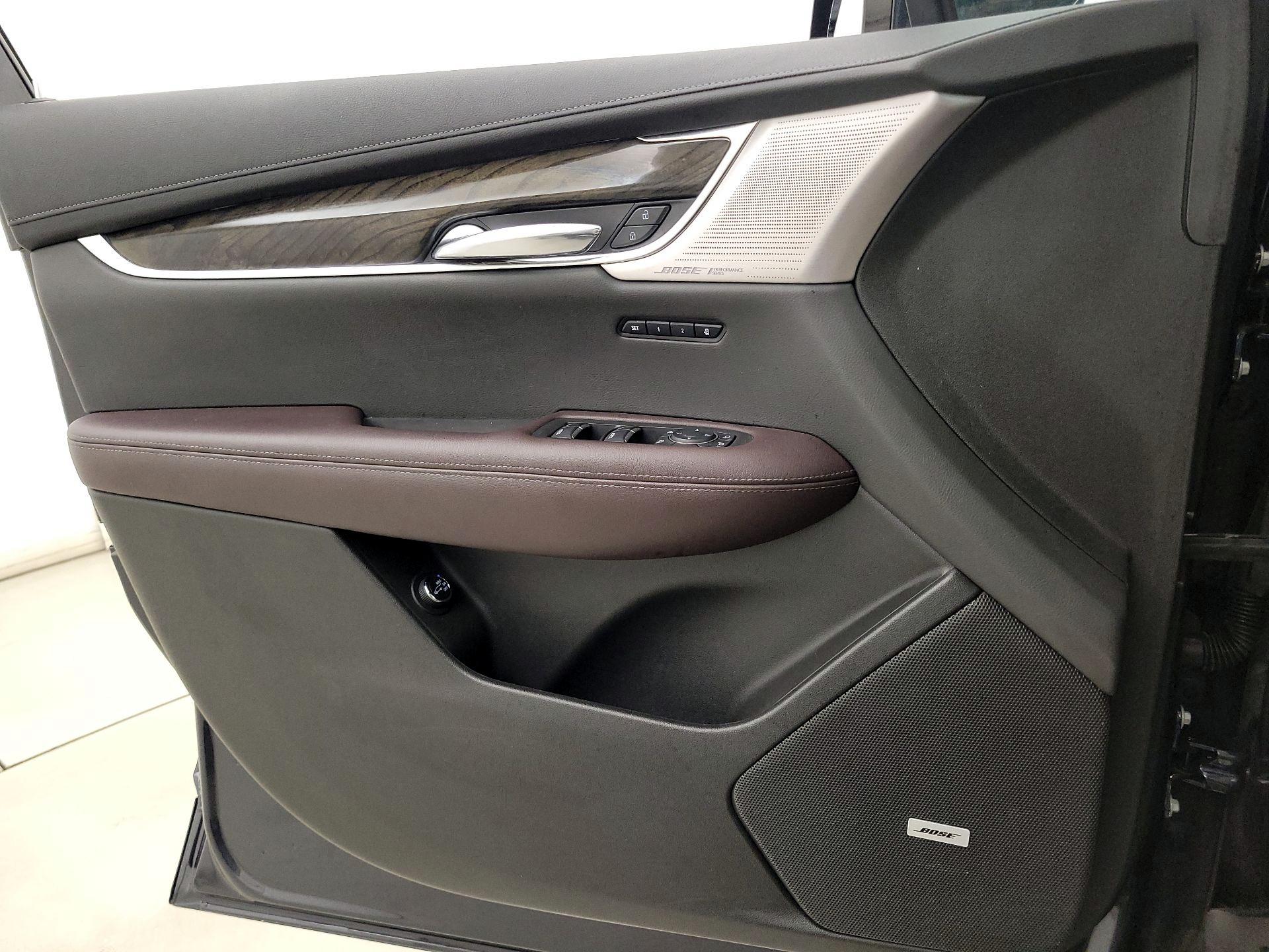 Thumbnail: 2022 Cadillac XT6 - 12