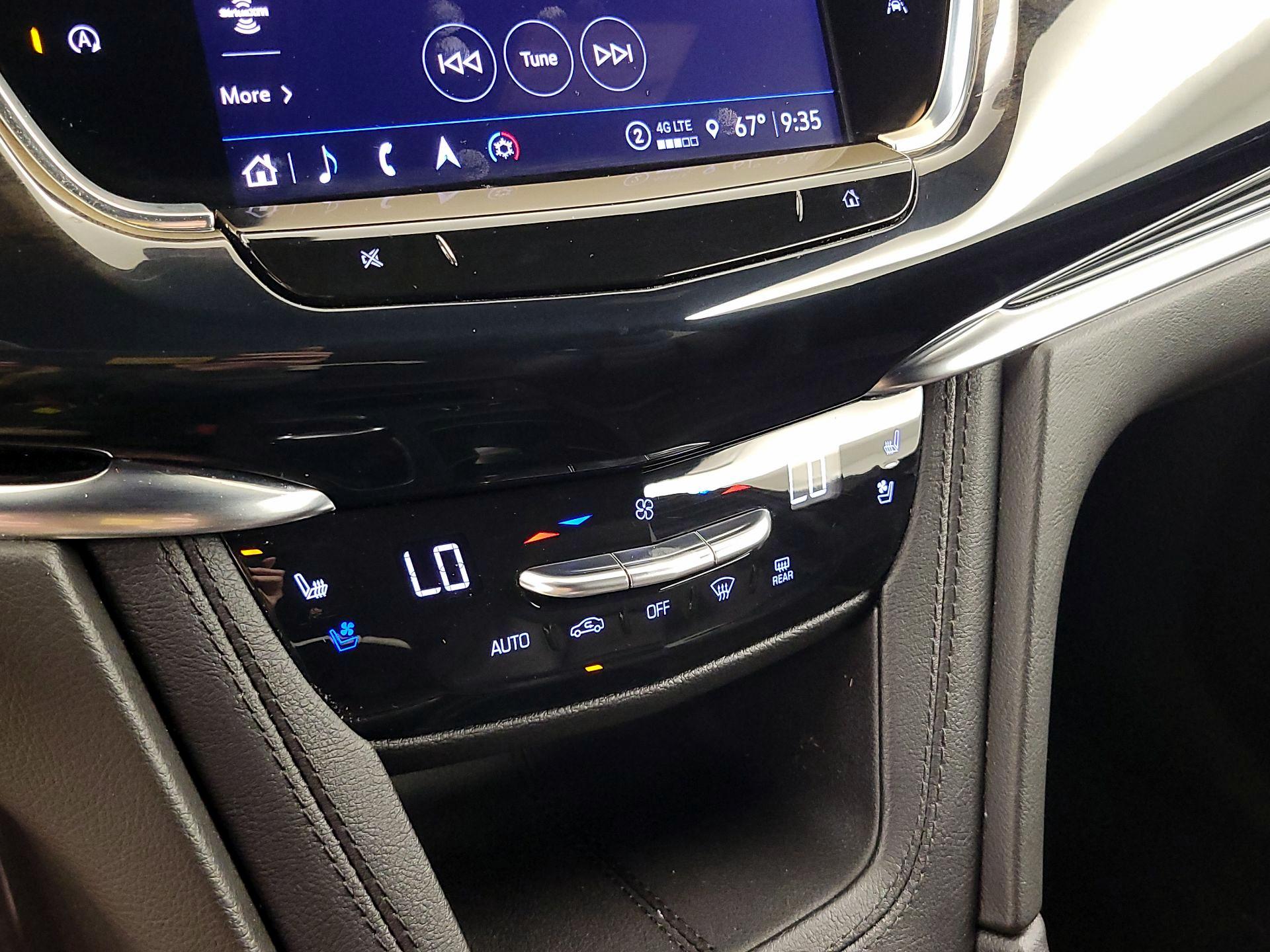 Thumbnail: 2022 Cadillac XT6 - 17