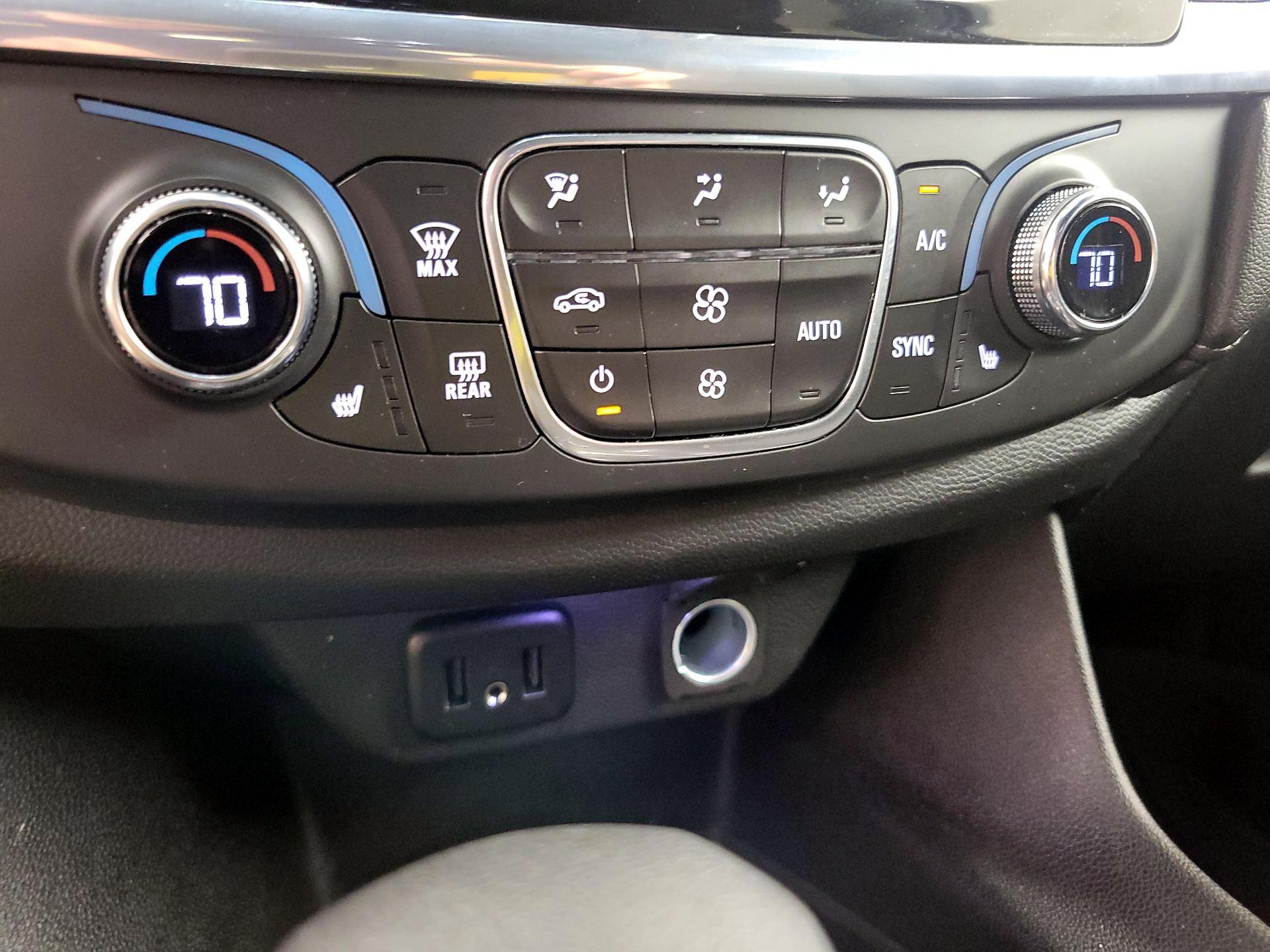 Thumbnail: 2022 Chevrolet Traverse - 16