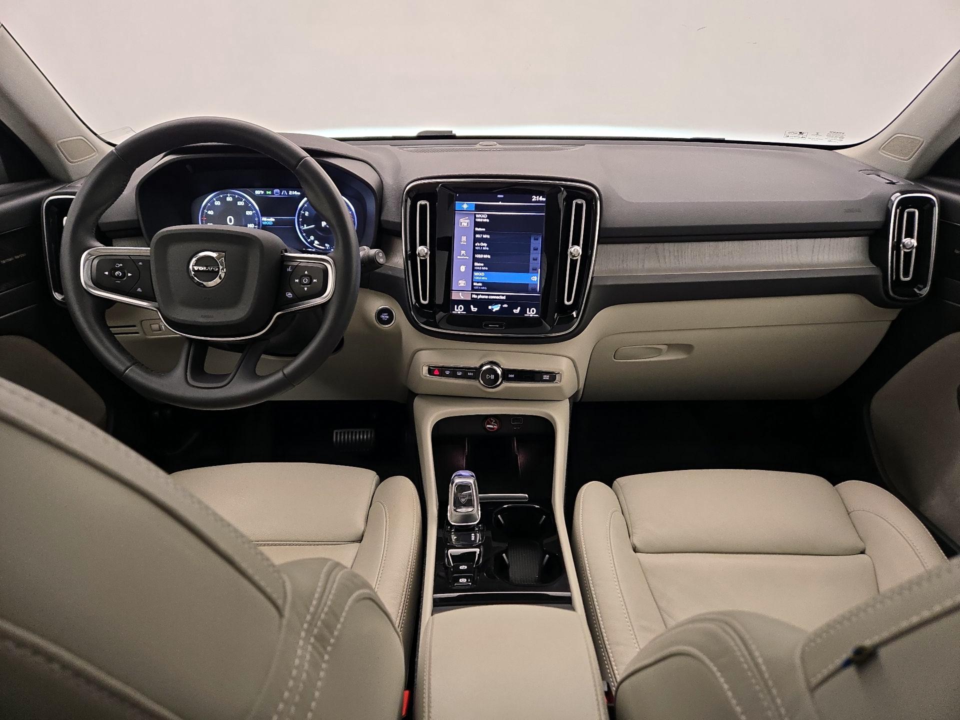 Thumbnail: 2022 Volvo XC40 - 9