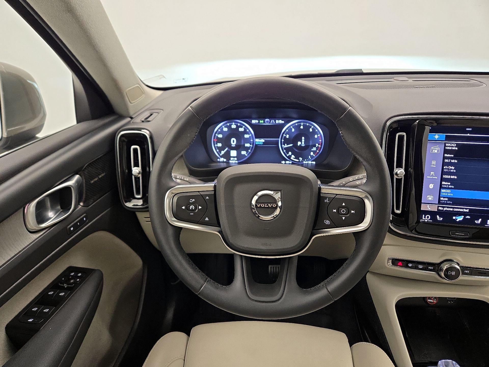 Thumbnail: 2022 Volvo XC40 - 10