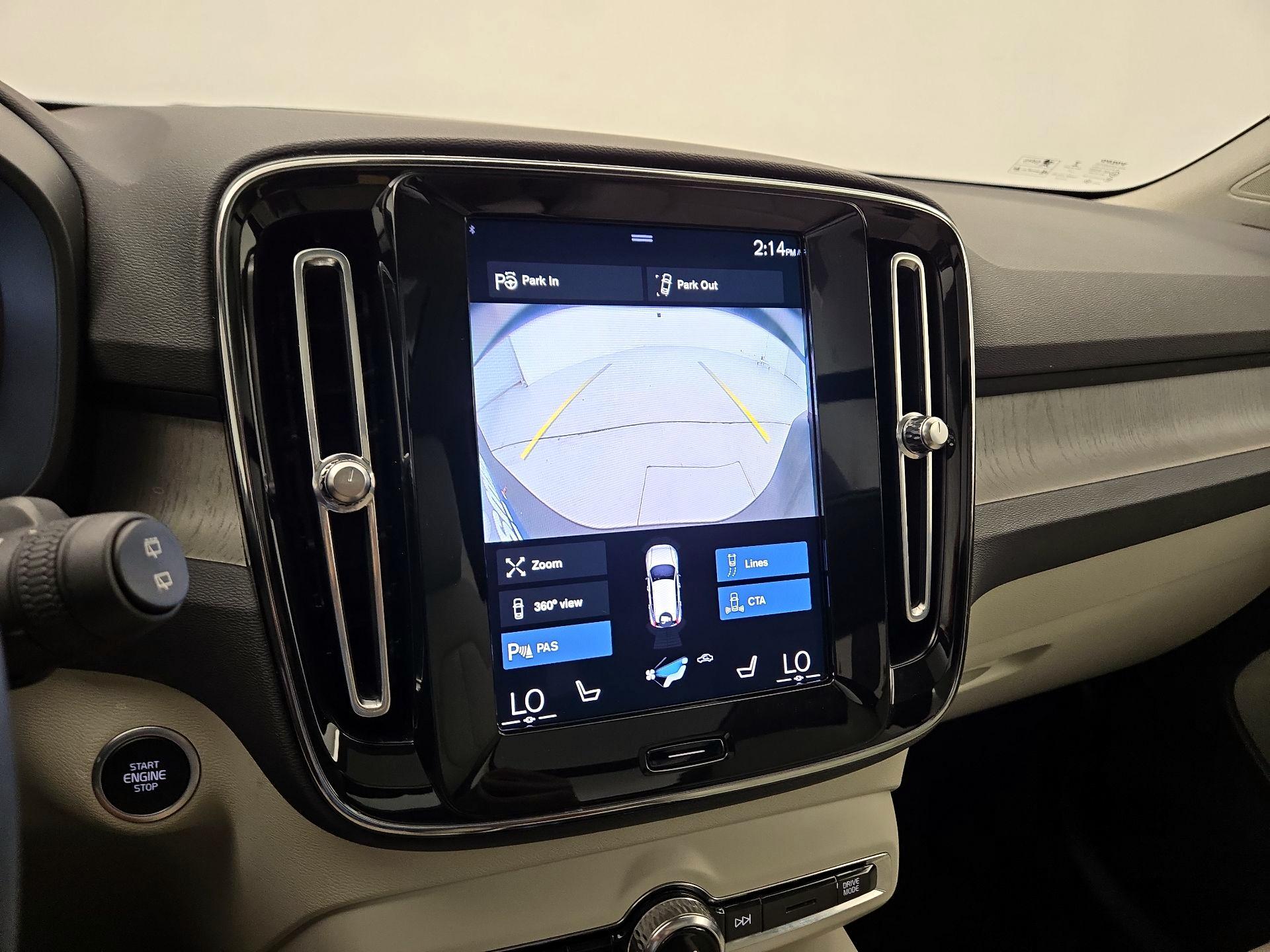 Thumbnail: 2022 Volvo XC40 - 14