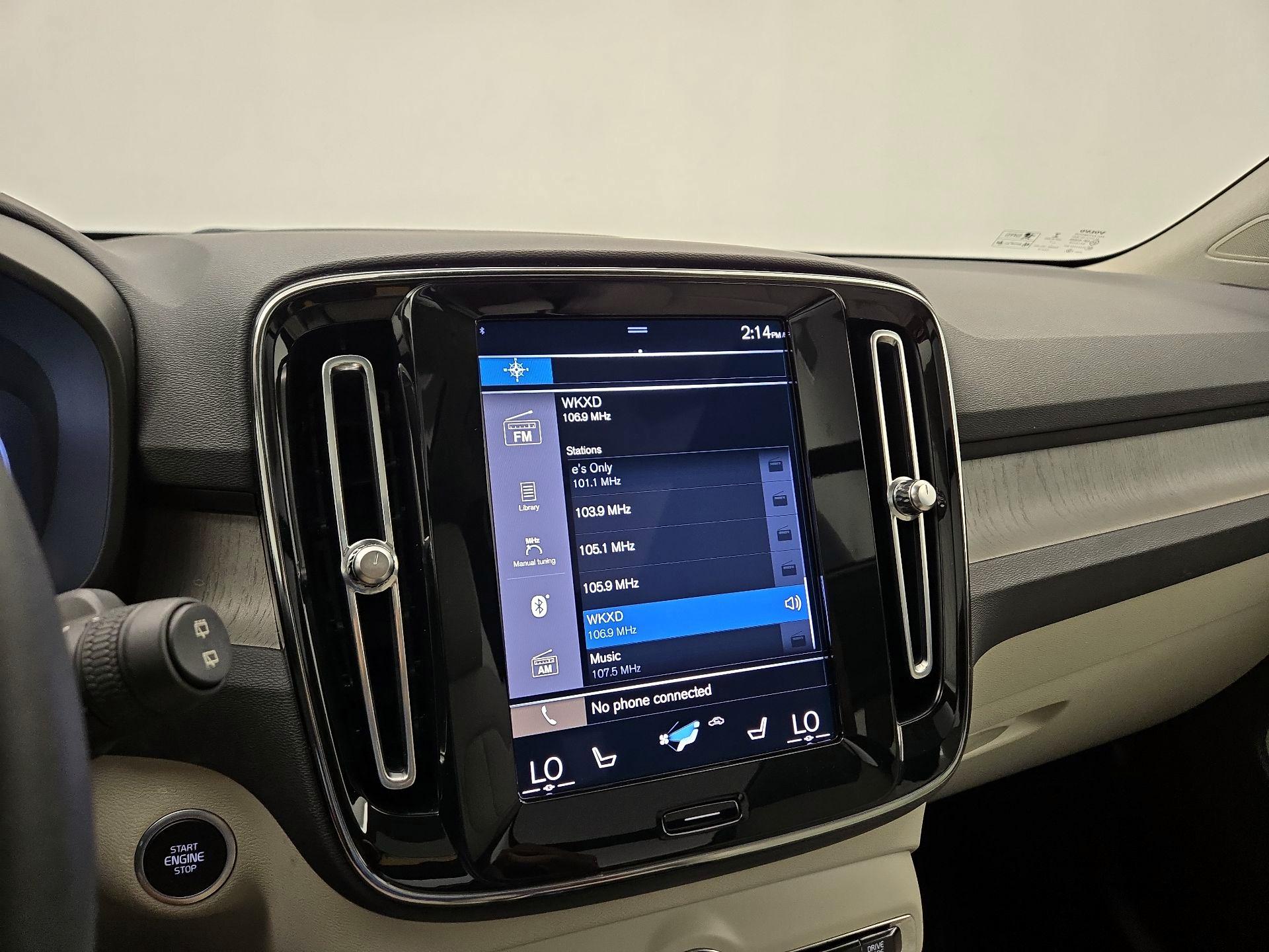 Thumbnail: 2022 Volvo XC40 - 15