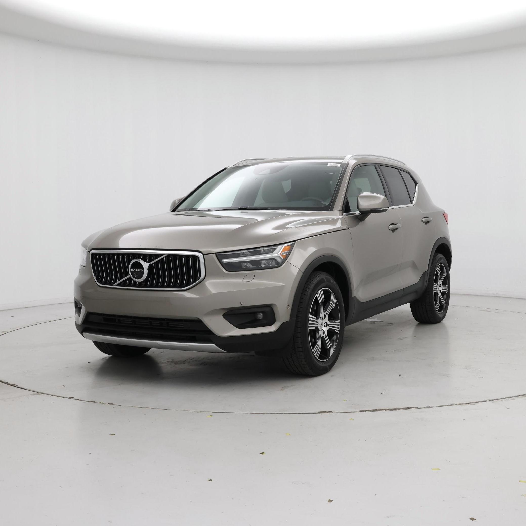 Thumbnail: 2022 Volvo XC40 - 4