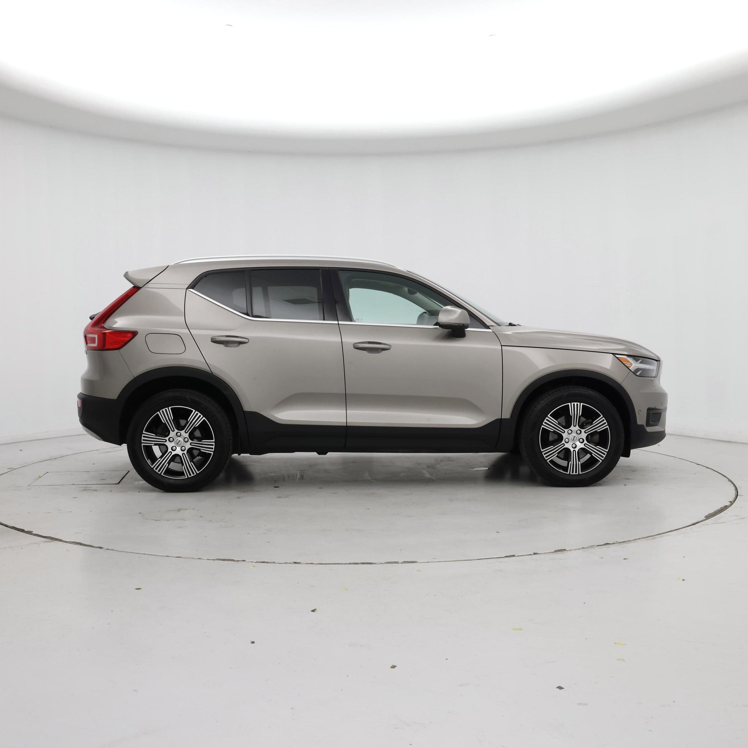Thumbnail: 2022 Volvo XC40 - 7