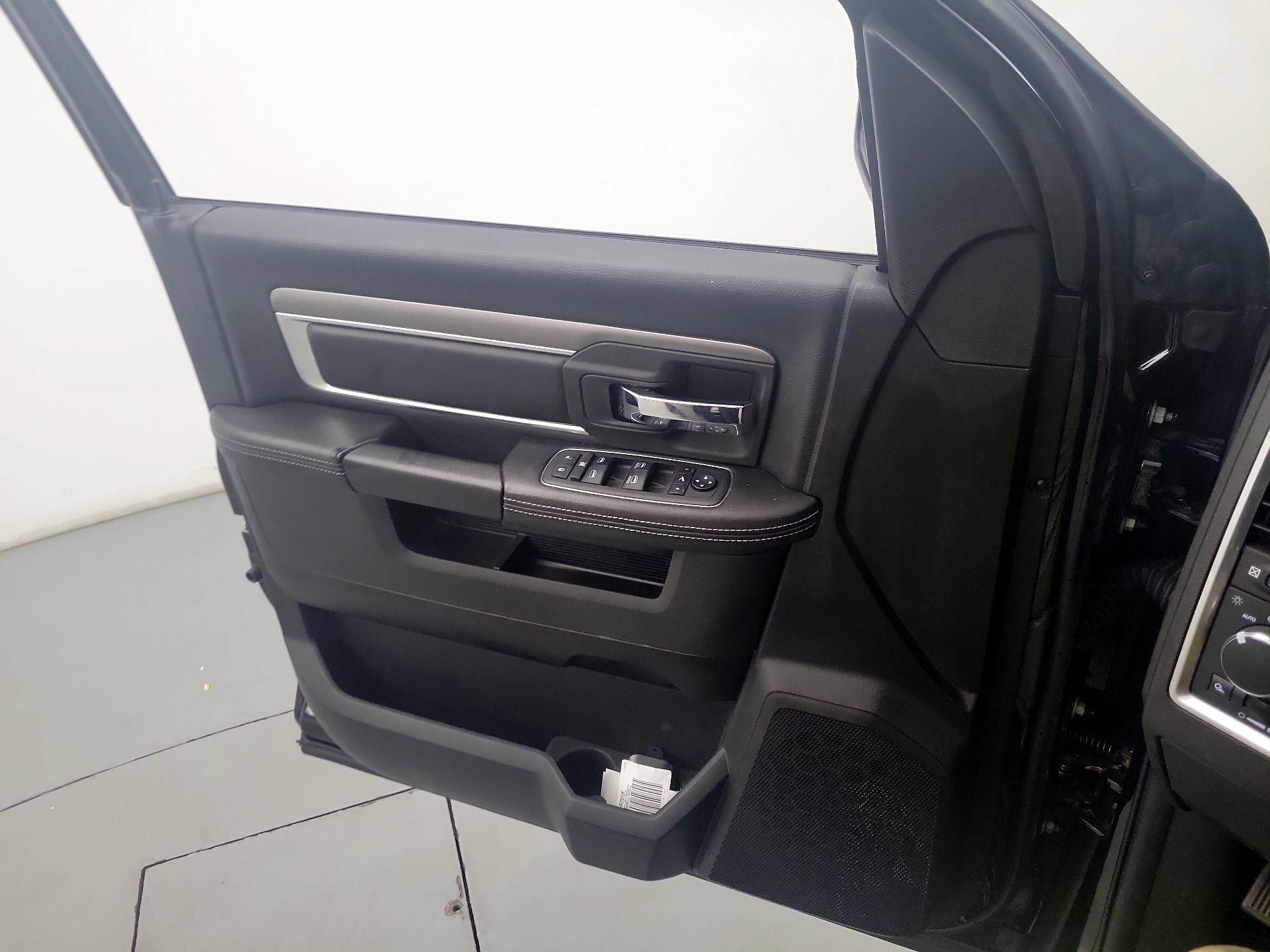 Thumbnail: 2022 RAM 1500 Classic - 12