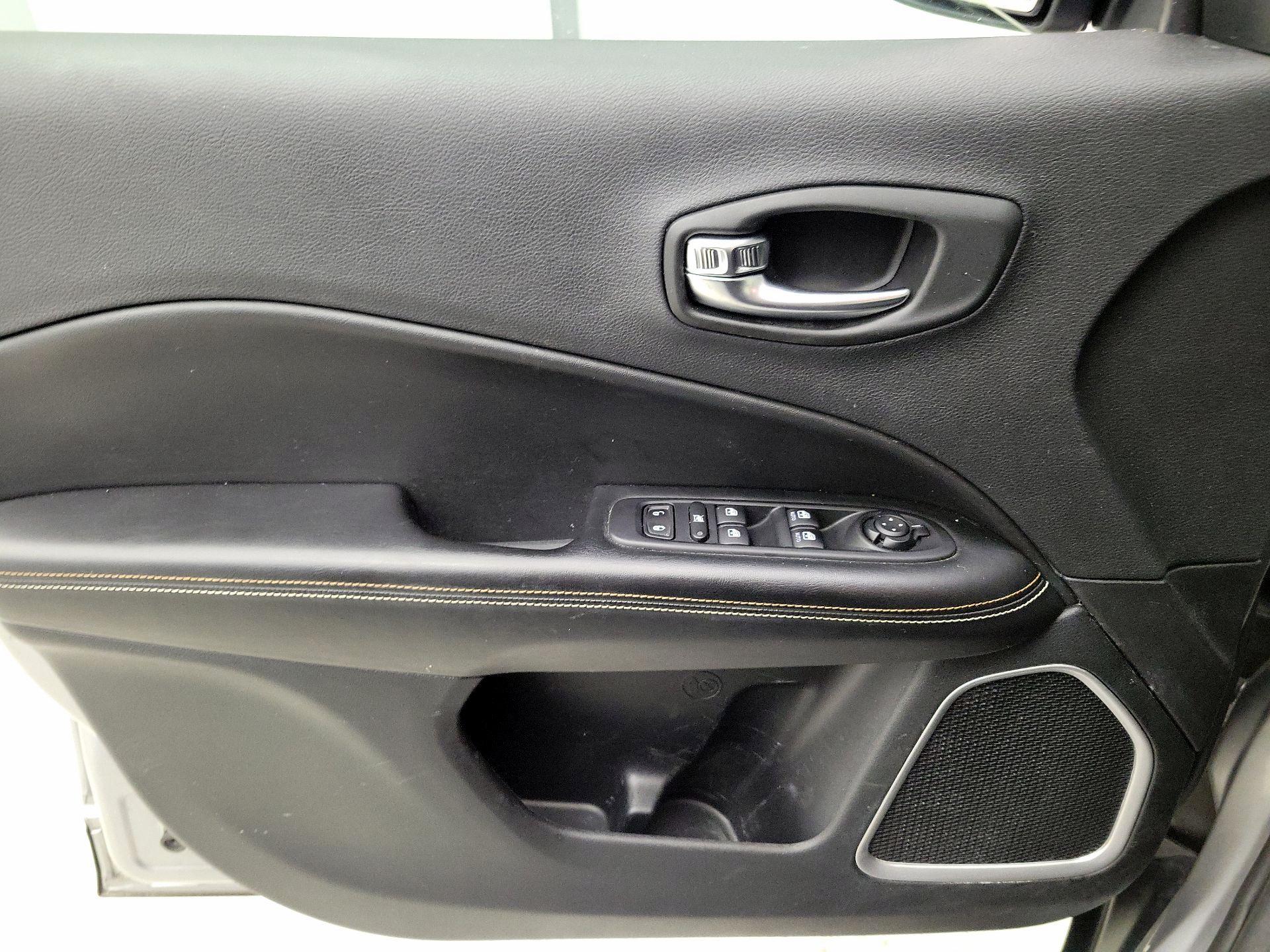 Thumbnail: 2020 Jeep Compass - 12
