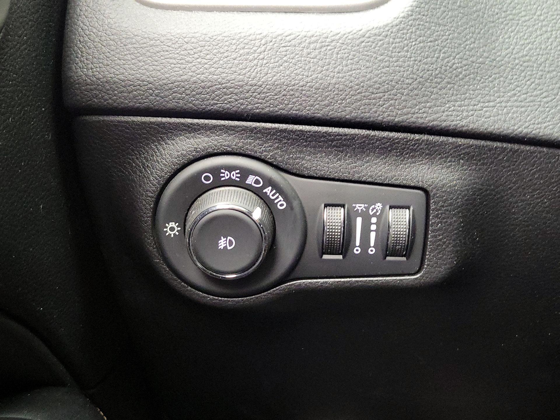 Thumbnail: 2020 Jeep Compass - 13