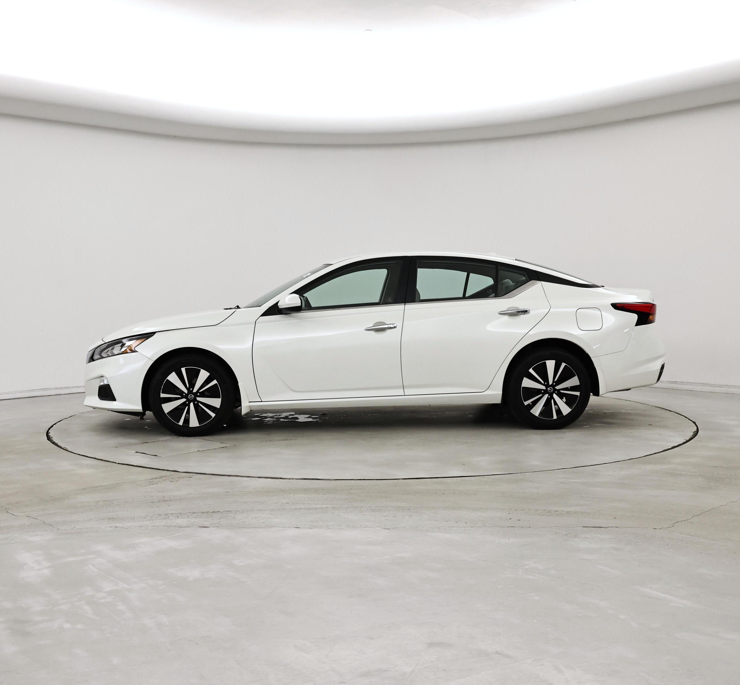 Thumbnail: 2022 Nissan Altima - 3