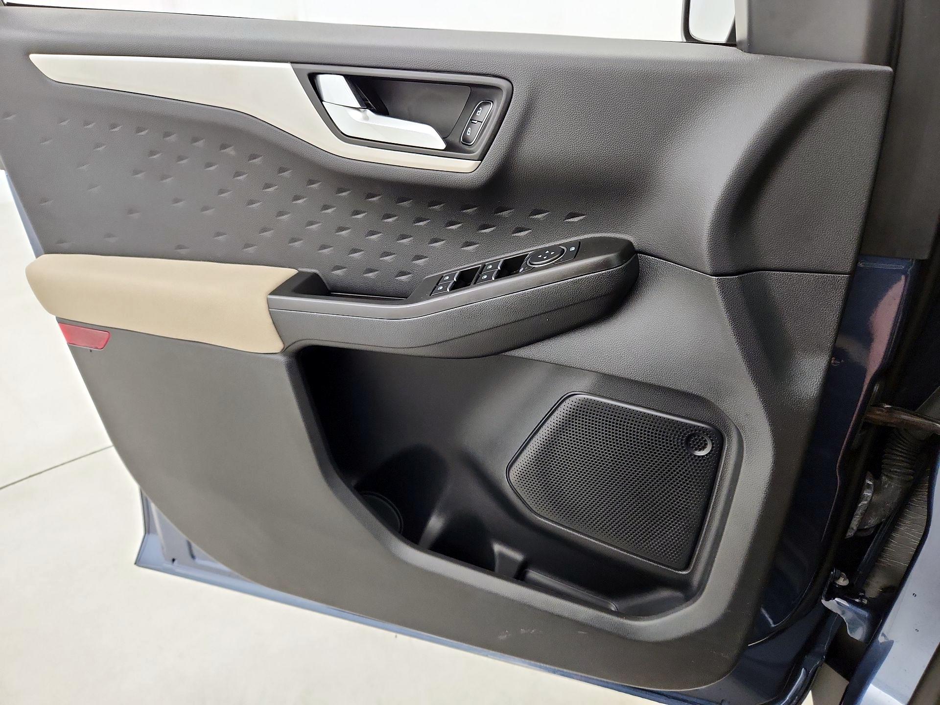 Thumbnail: 2020 Ford Escape - 12