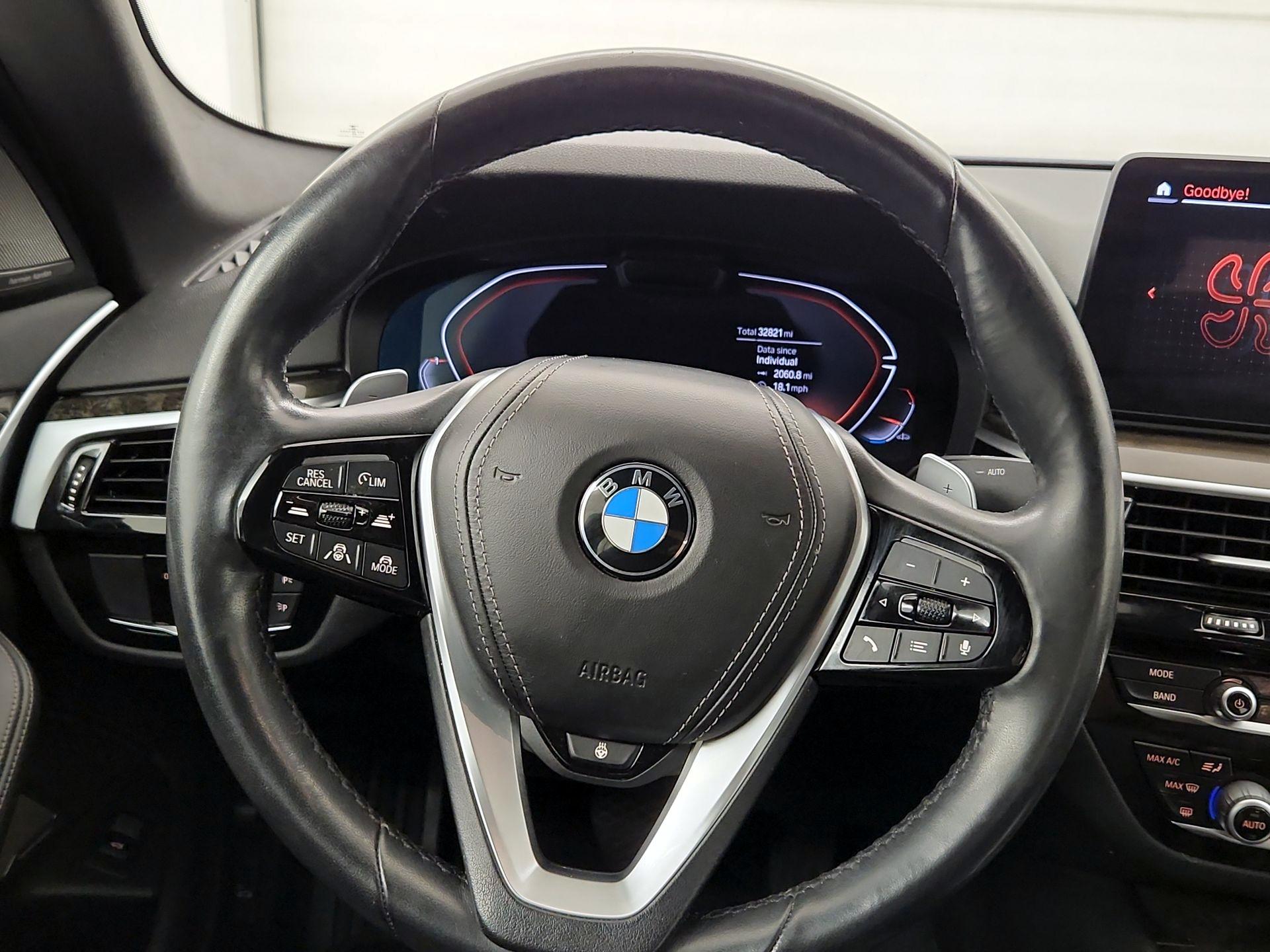 Thumbnail: 2021 BMW 5 Series - 10