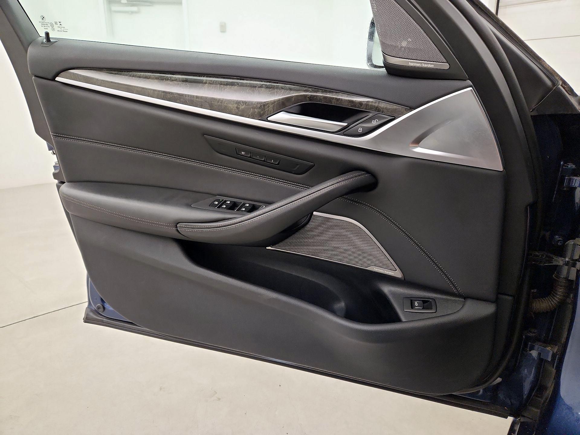 Thumbnail: 2021 BMW 5 Series - 12