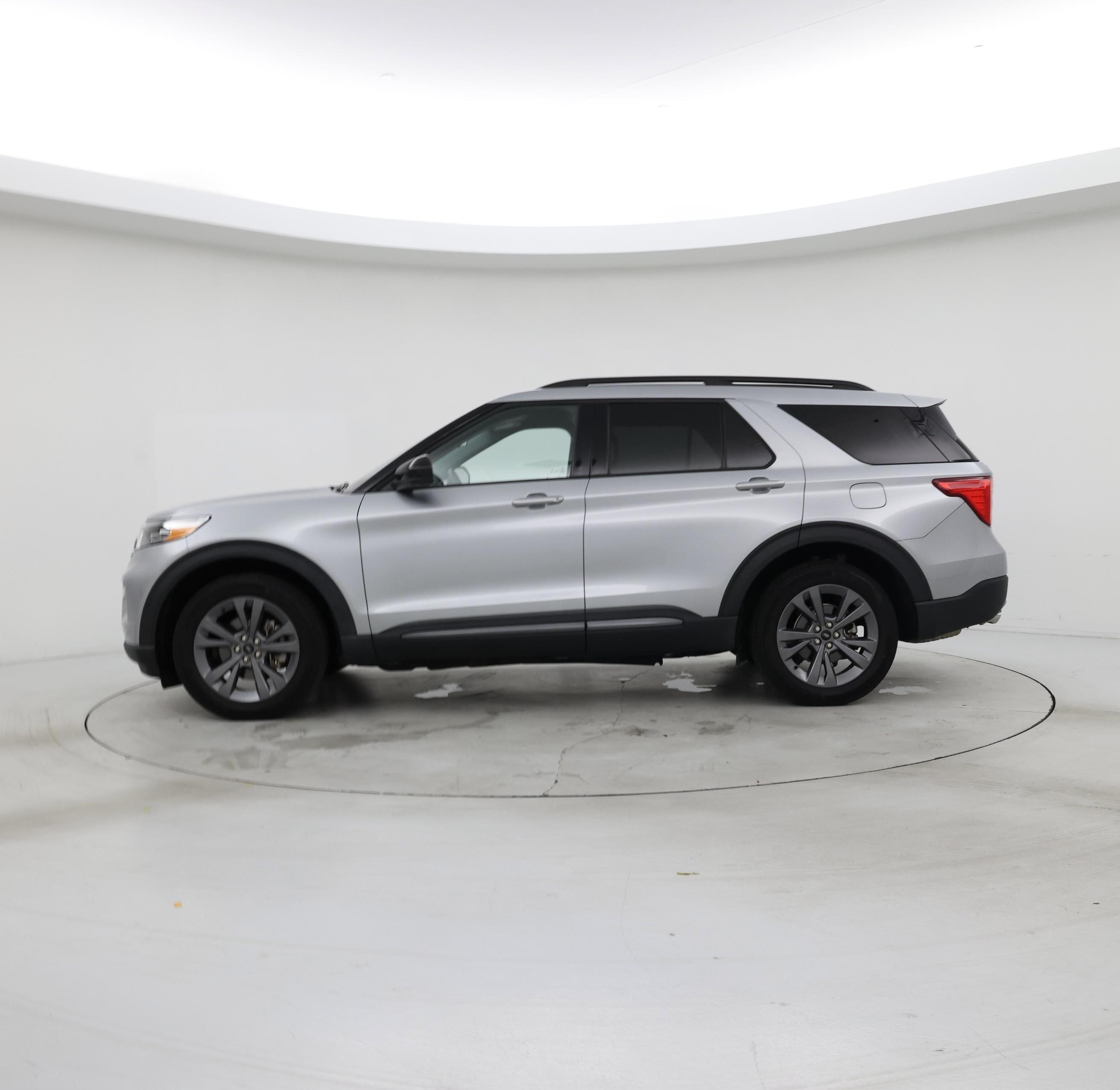 Thumbnail: 2022 Ford Explorer - 3
