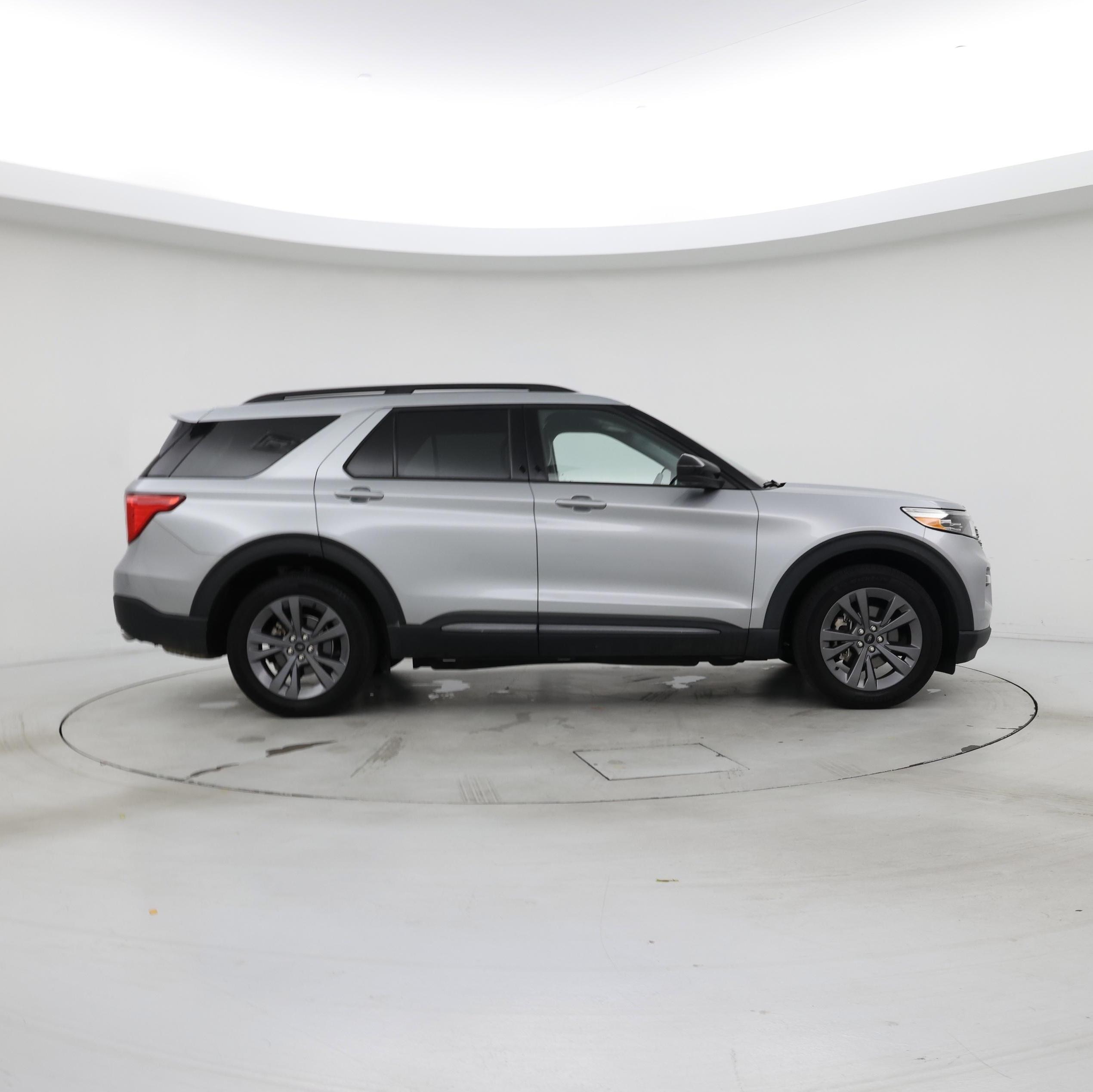 Thumbnail: 2022 Ford Explorer - 7
