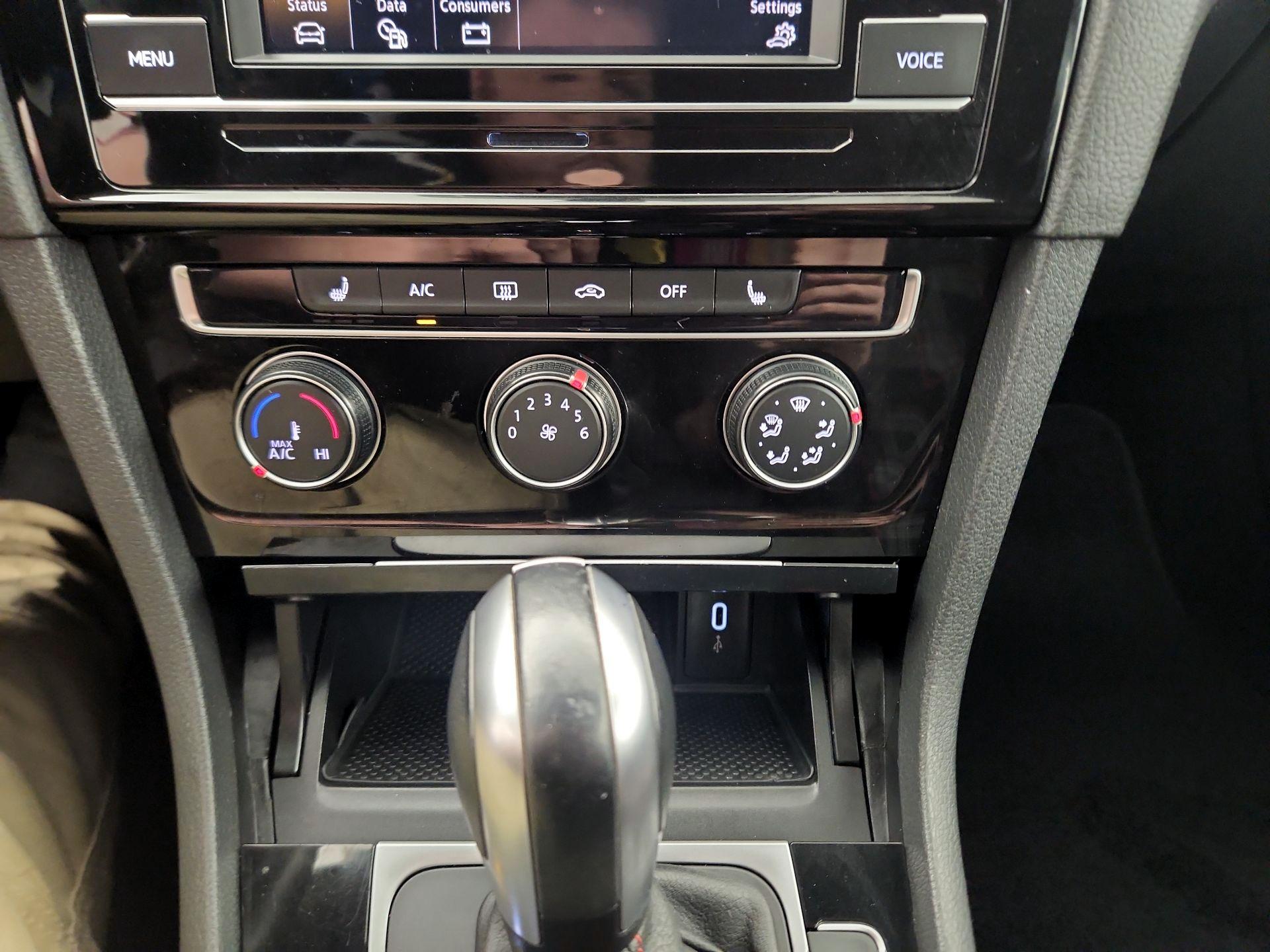 Thumbnail: 2020 Volkswagen Golf - 16