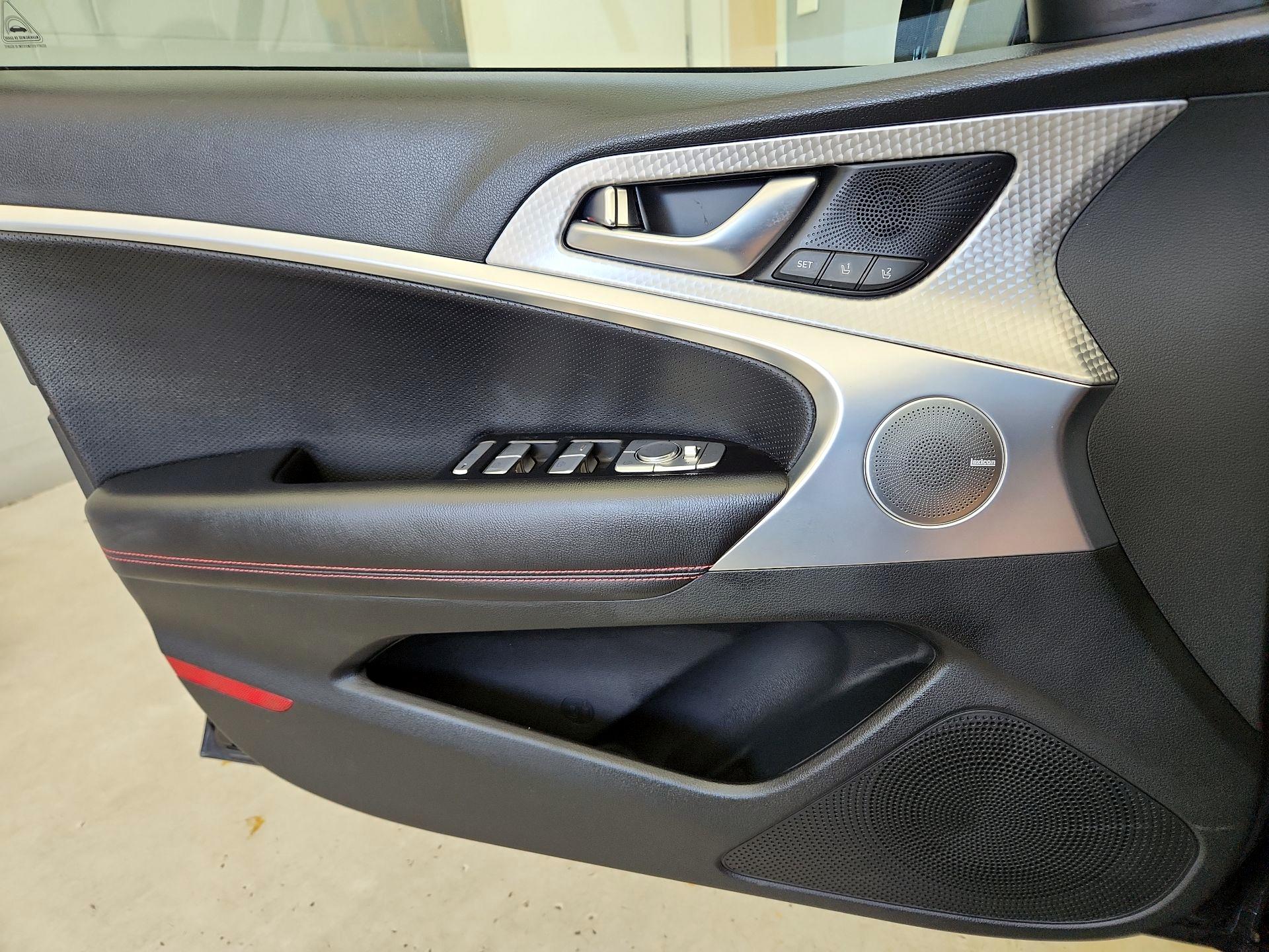 Thumbnail: 2023 Genesis G70 - 10