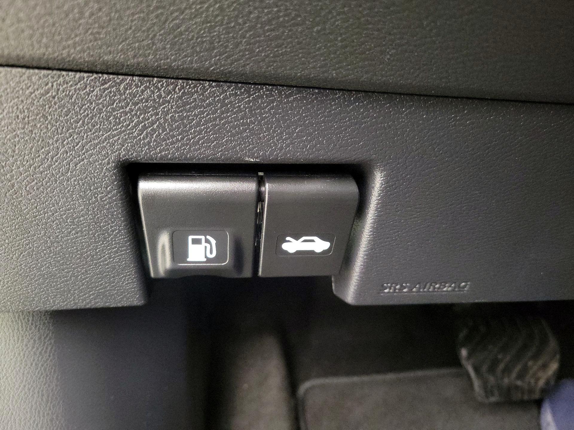 Thumbnail: 2020 Nissan Kicks - 13