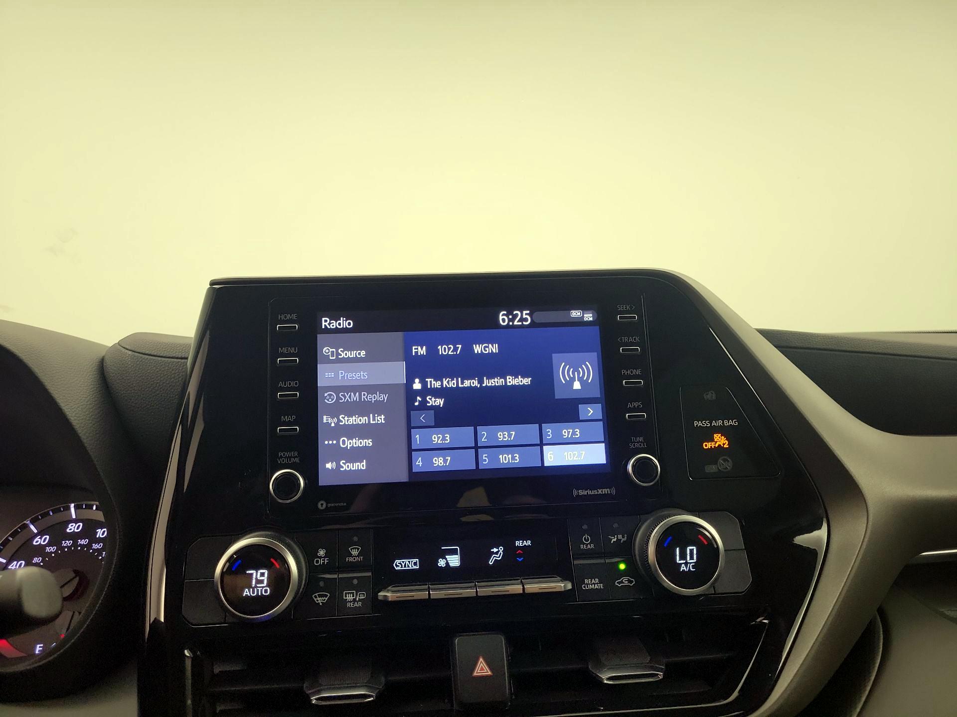 Thumbnail: 2022 Toyota Highlander - 15