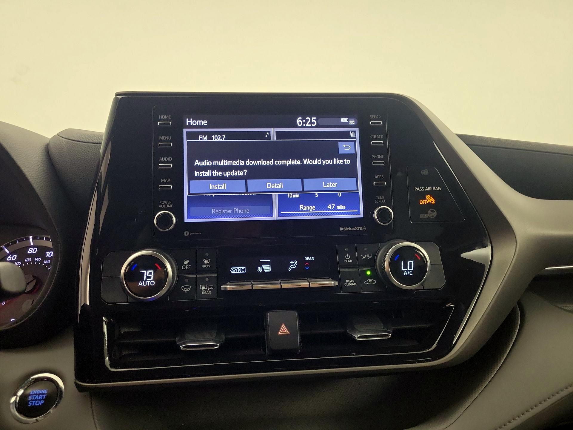 Thumbnail: 2022 Toyota Highlander - 16