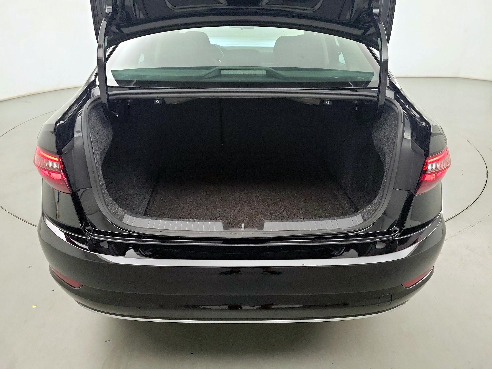 Thumbnail: 2021 Volkswagen Jetta - 17