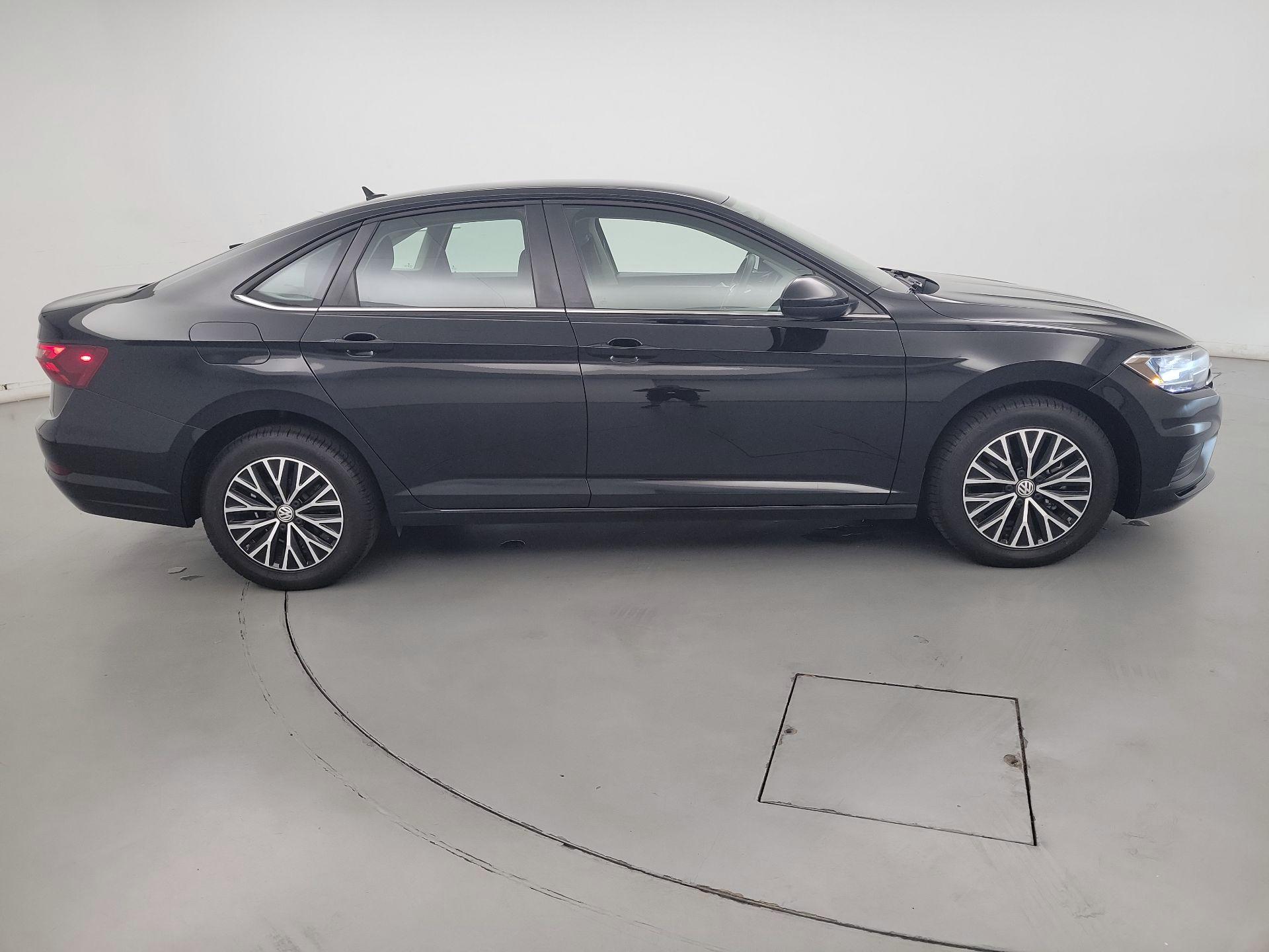 Thumbnail: 2021 Volkswagen Jetta - 4